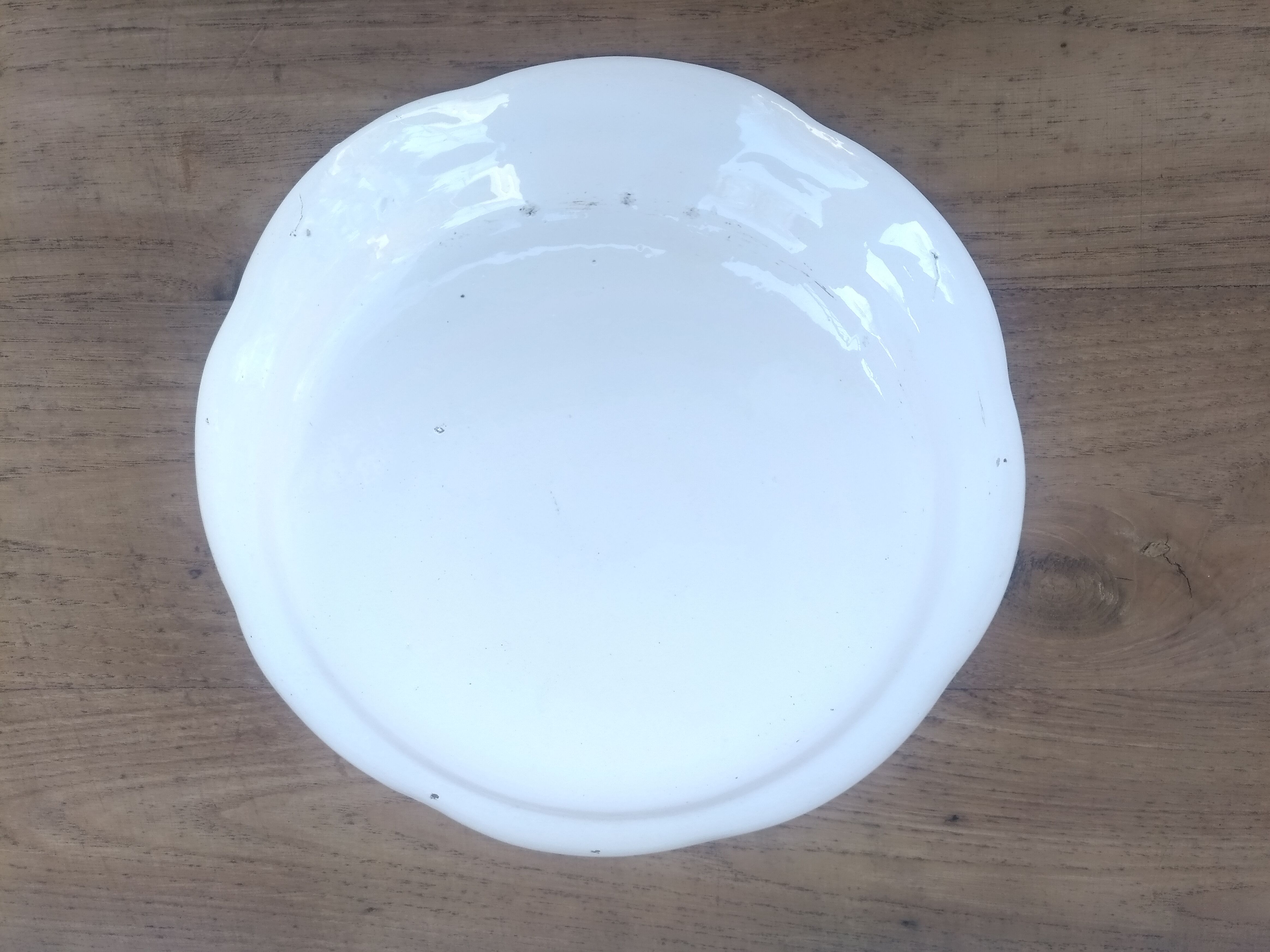 La rochelle plate has floral decor