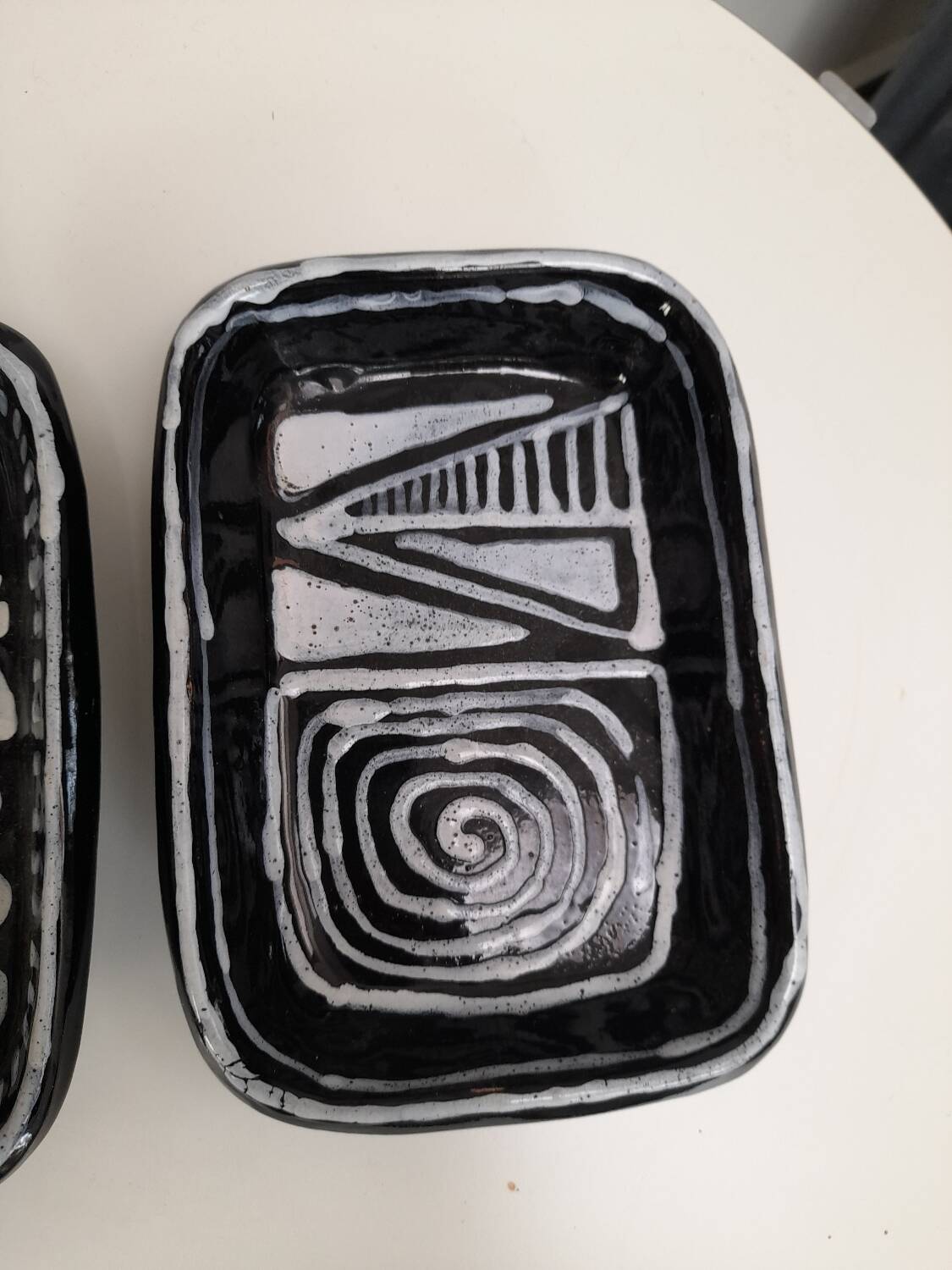 2 geometric dishes Vallauris Cerenne