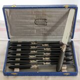 Lot de 26 couteaux anciens (c. 1900) : table, dessert et fromage, en coffret