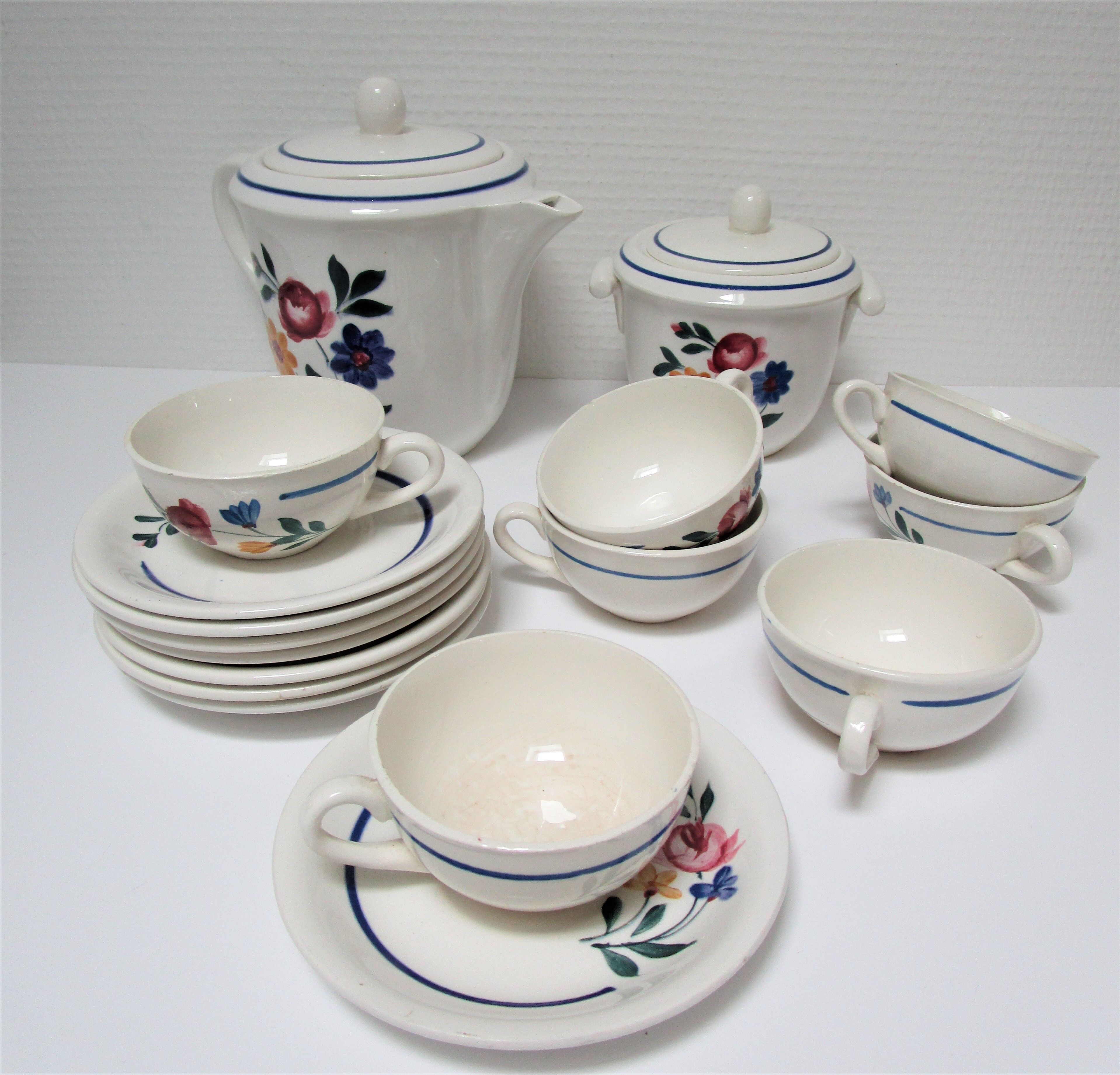 tea or coffee set model Gilberte earthenware Saint Amand floral decoration