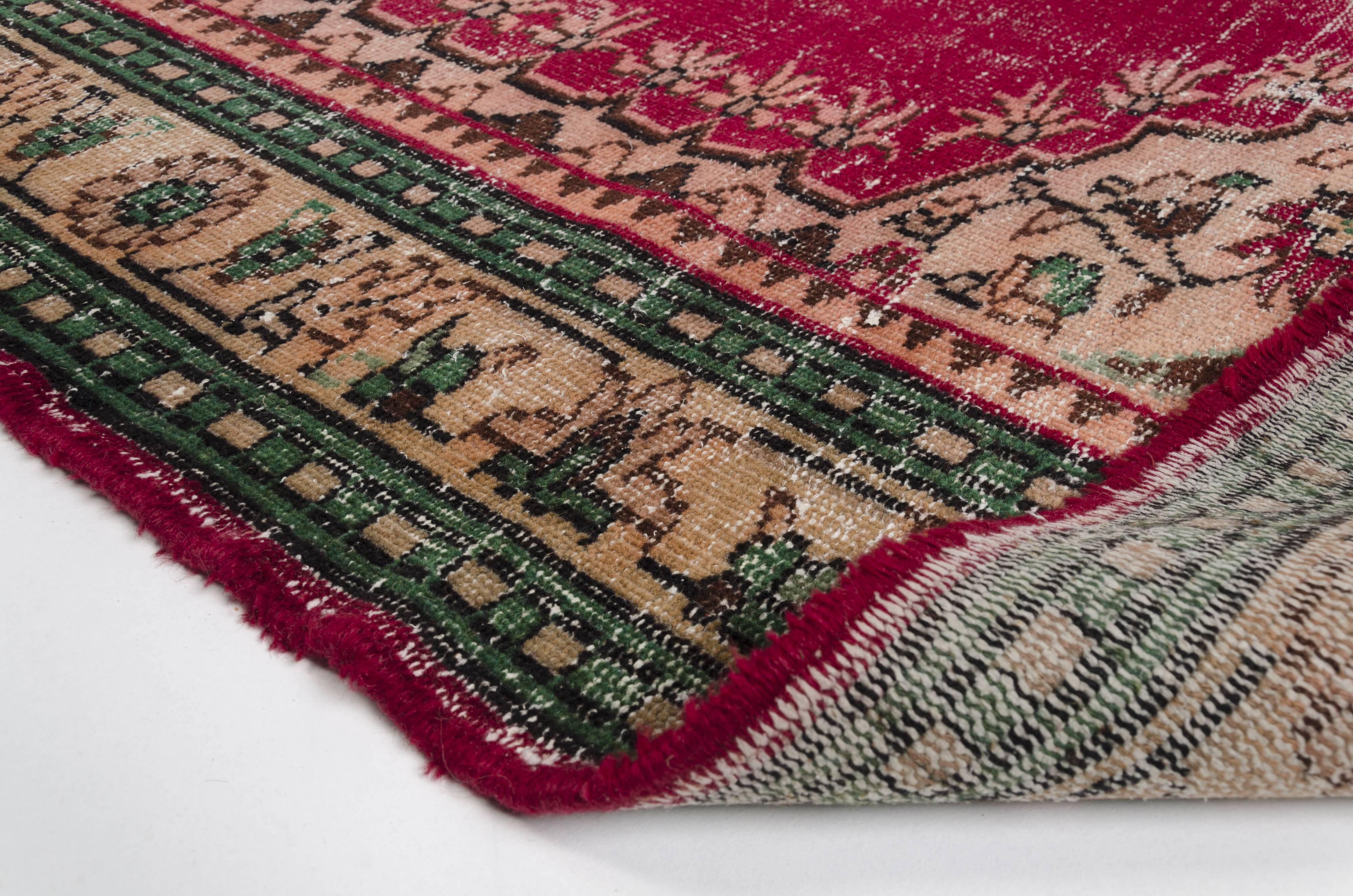 One  a KiND vİNTAGE tURKİSH oUSHAK rUG  SKU 2004