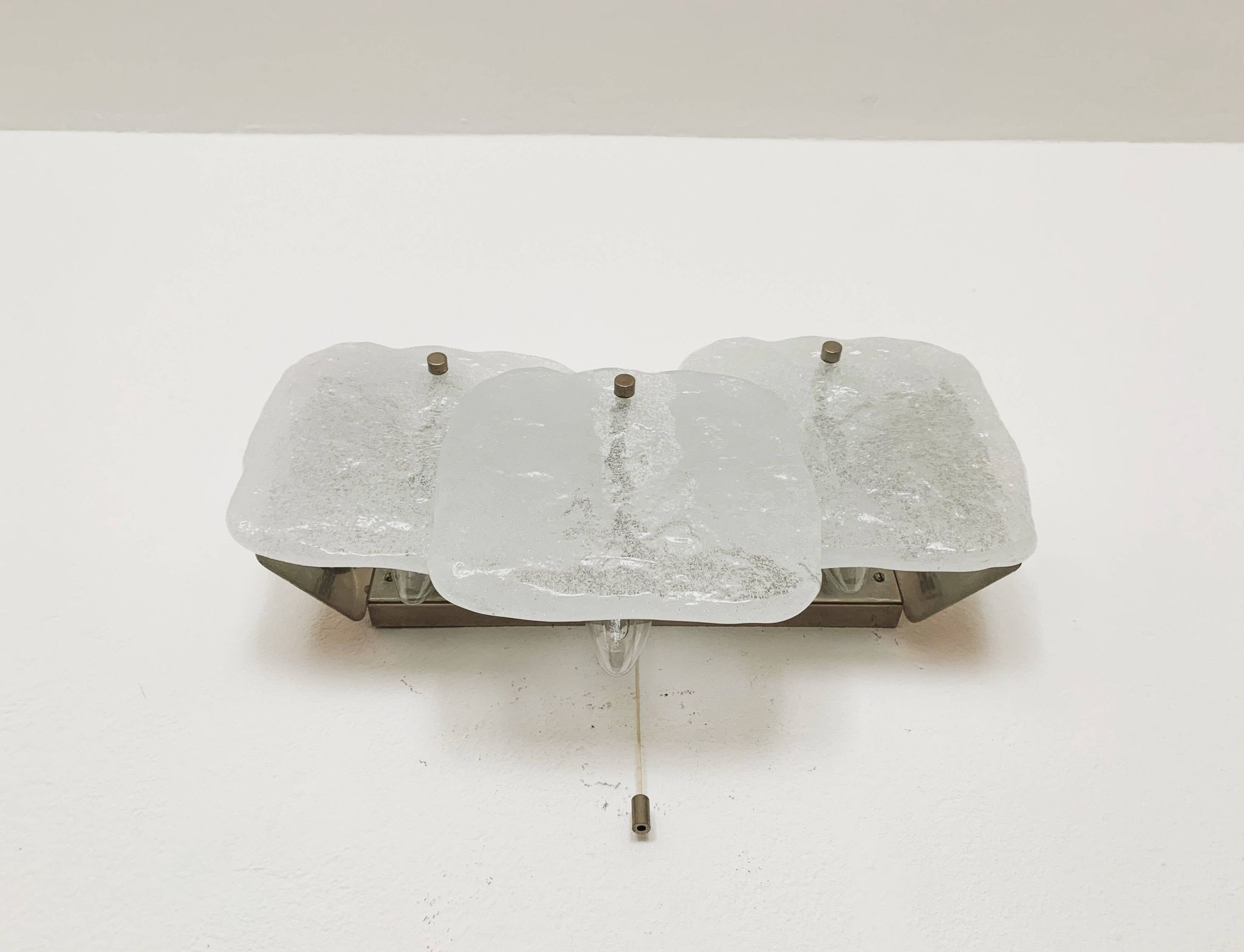 Lampe murale en verre de glace par J.T. Kalmar