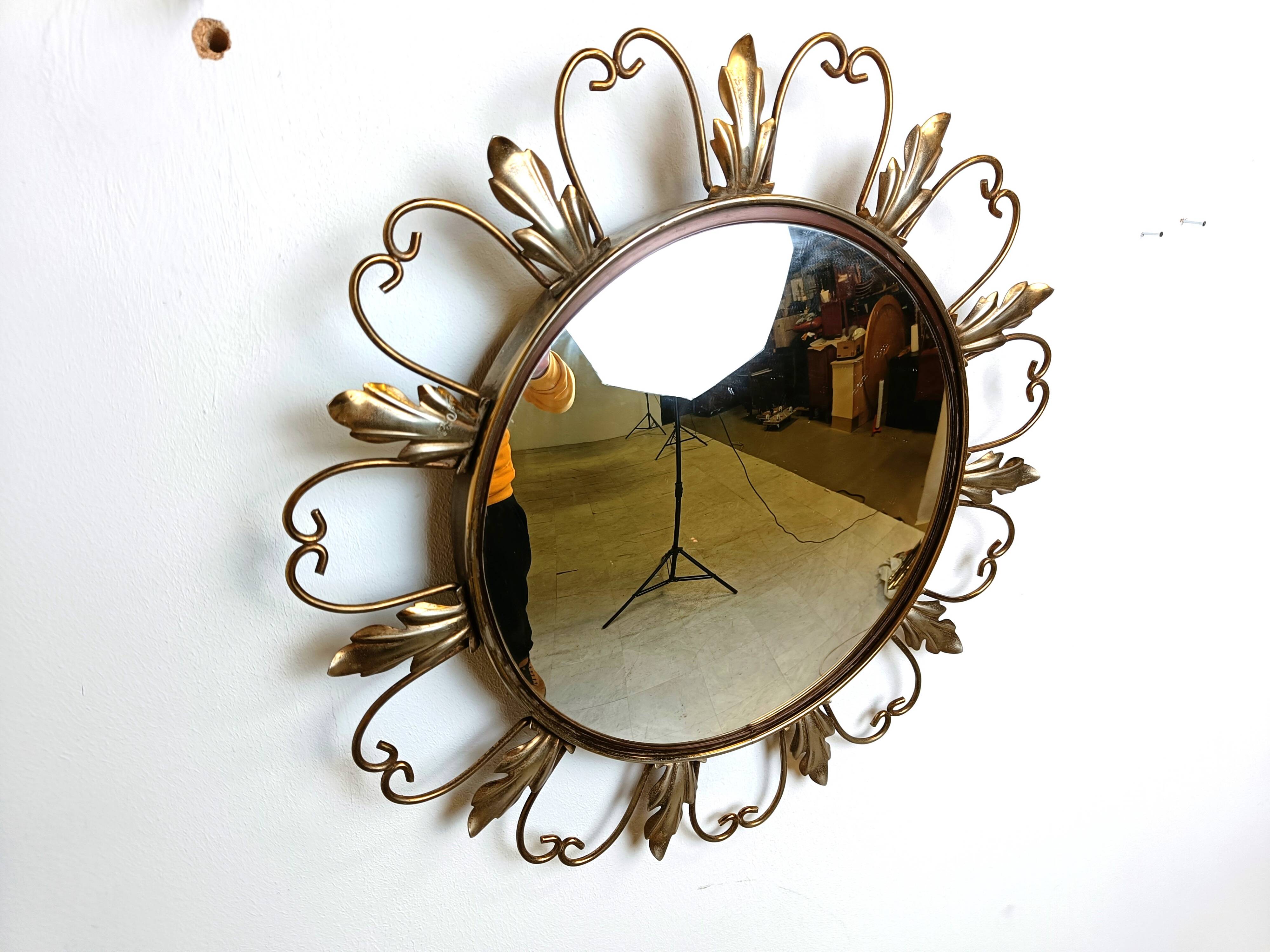 Miroir vintage en laiton à motif soleil des années 1960