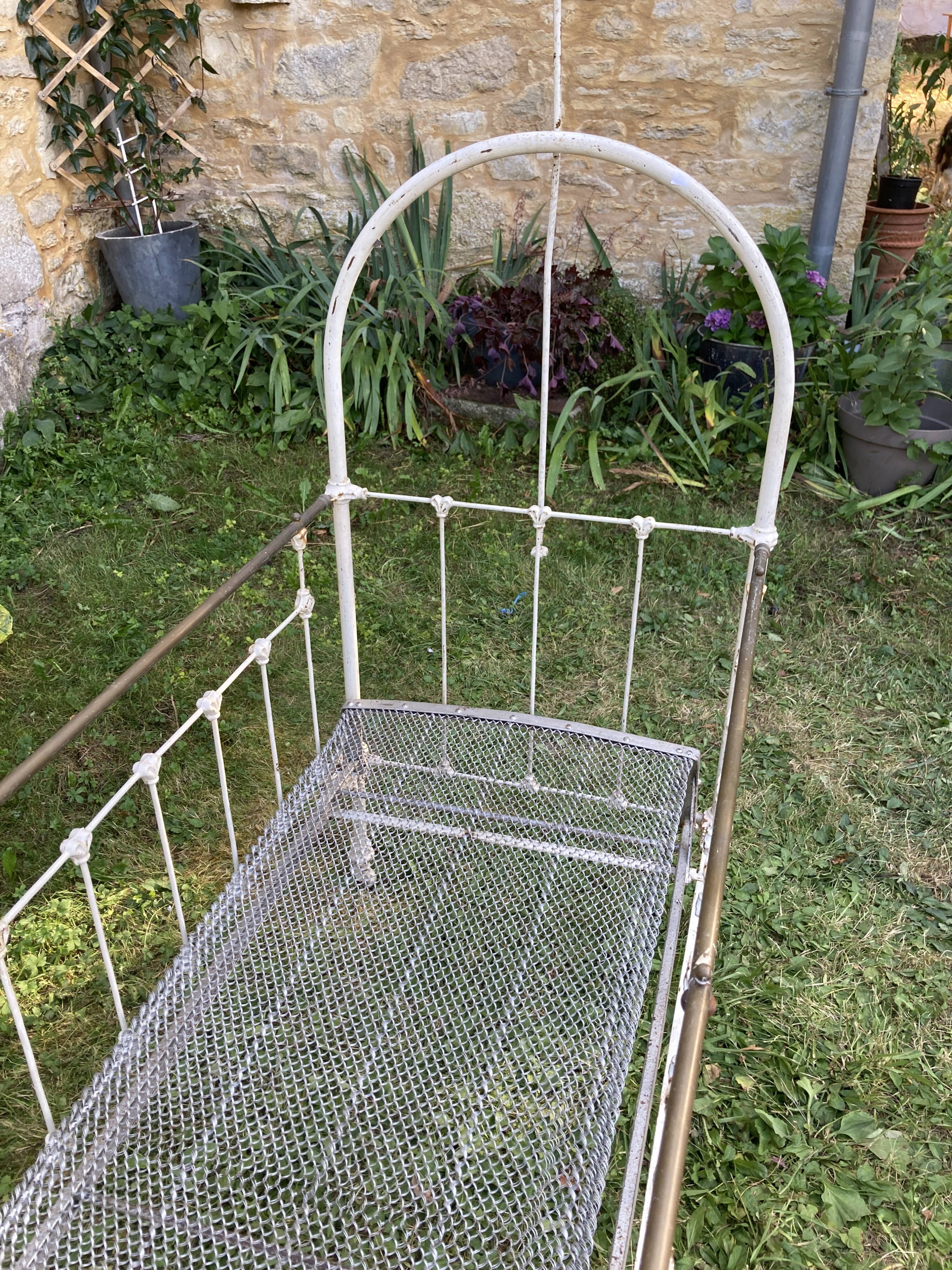 Iron bed for children