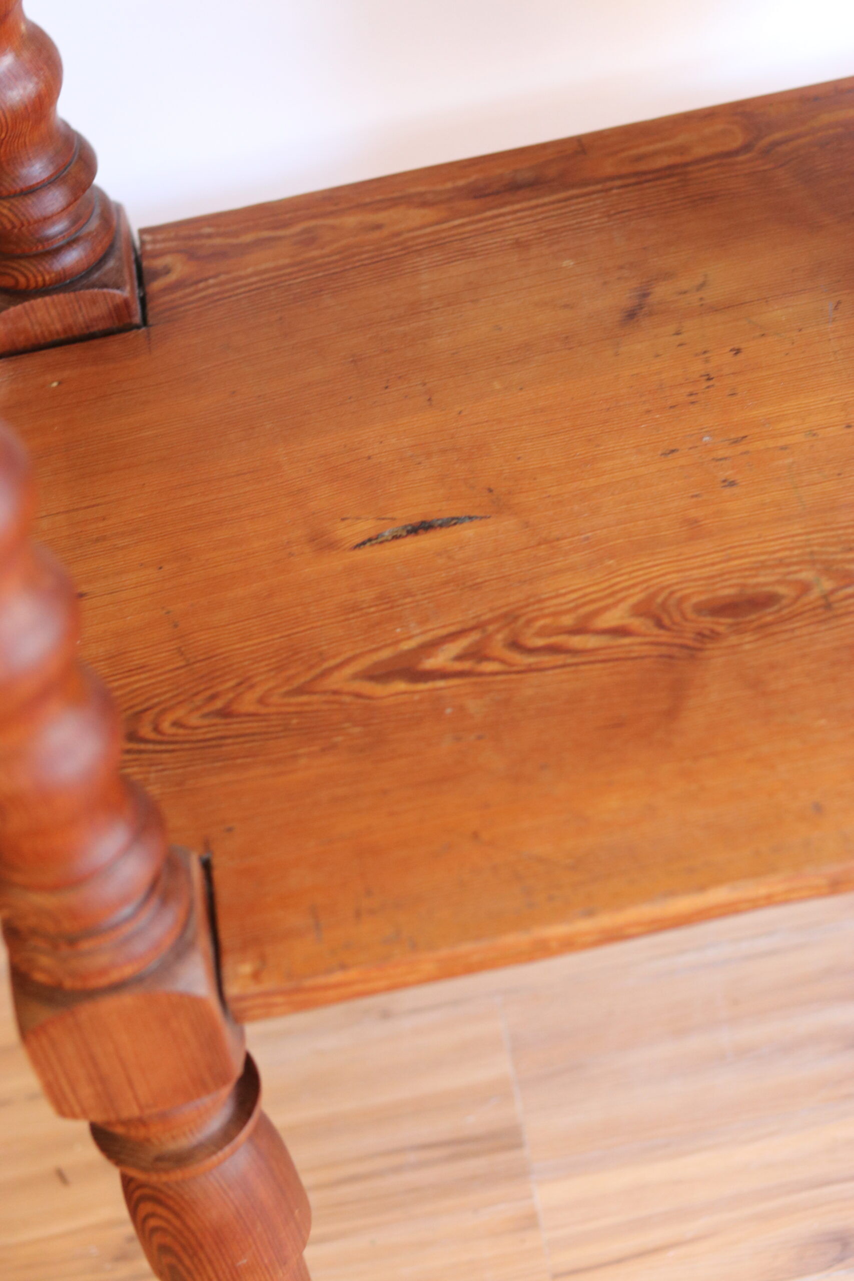 Large console or shop sideboard in pitch pine, early 20th century.