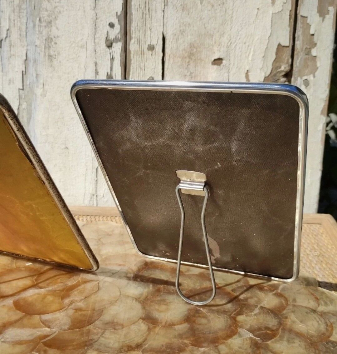 Duo of barber mirrors to pose