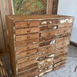 Workshop cabinet with compartments