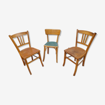 Ensemble de trois chaises de bistrot bar en bois Baumann