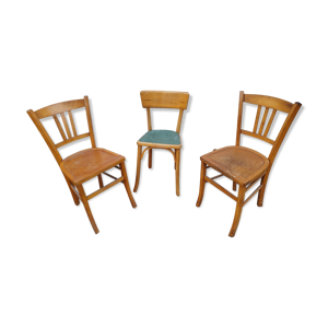 Ensemble de trois chaises de bistrot