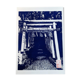 Linogravure japonaise artisanale d’un Torii mystérieux à Kanazawa Bleu de prusse