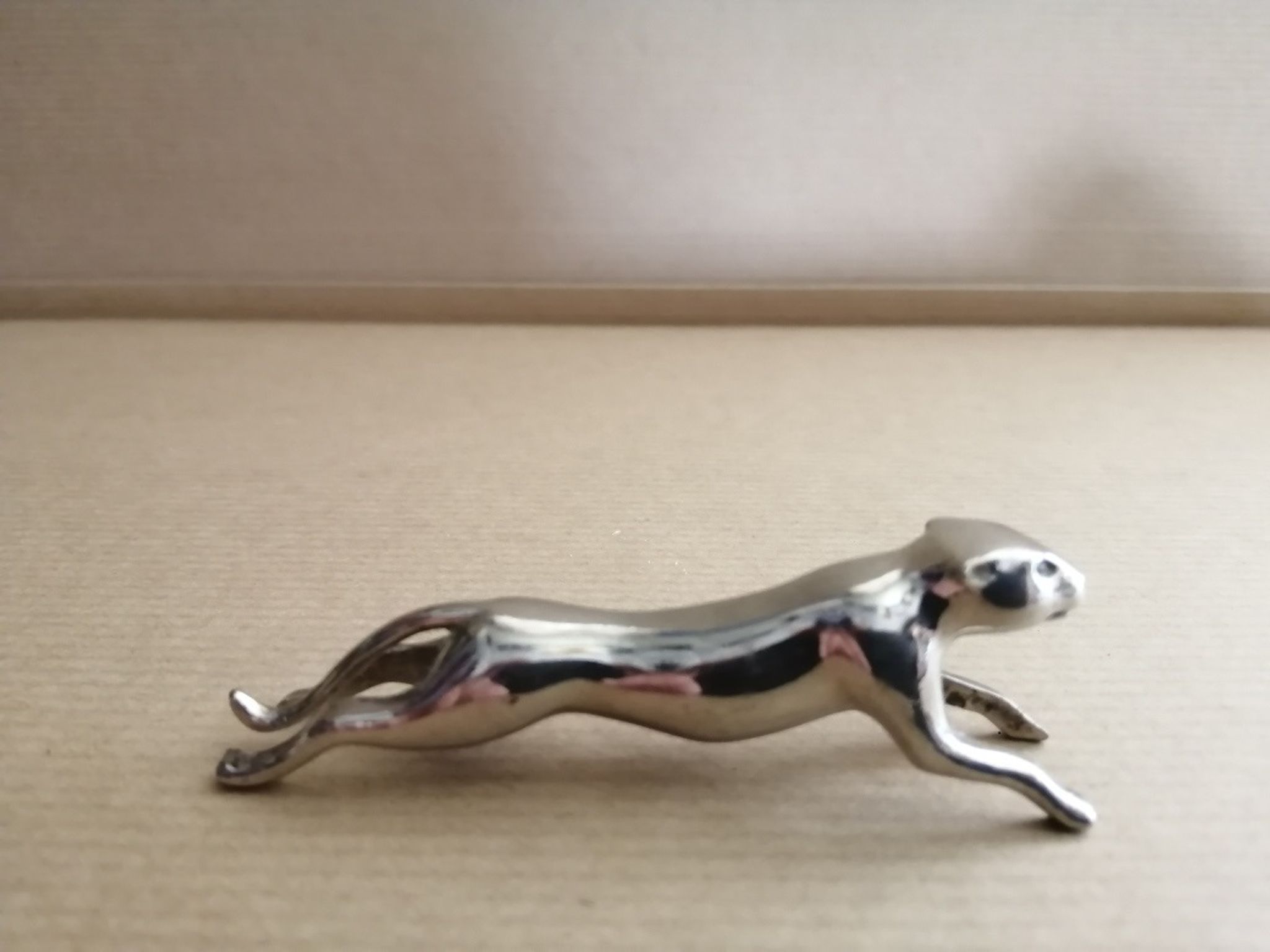 7 silver metal knife holders