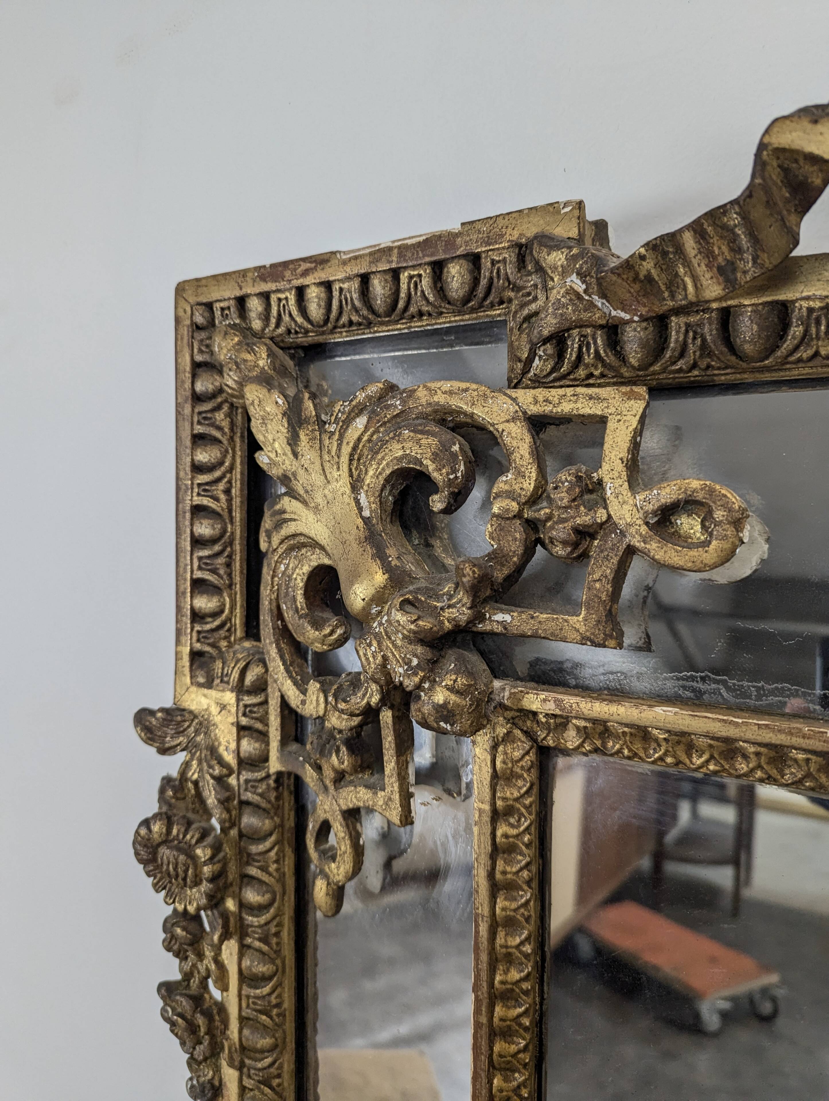 Golden wooden mirror with moulding from the Napoléon III period.