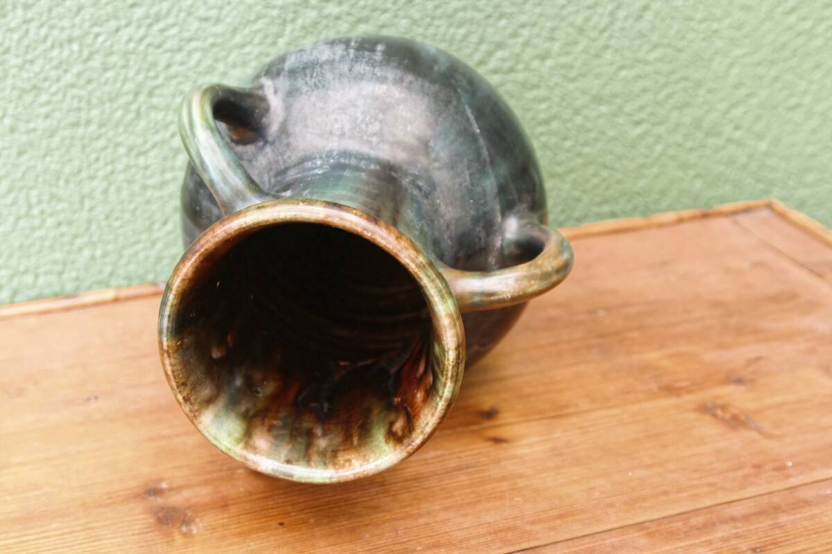 Beauvais sandstone vase