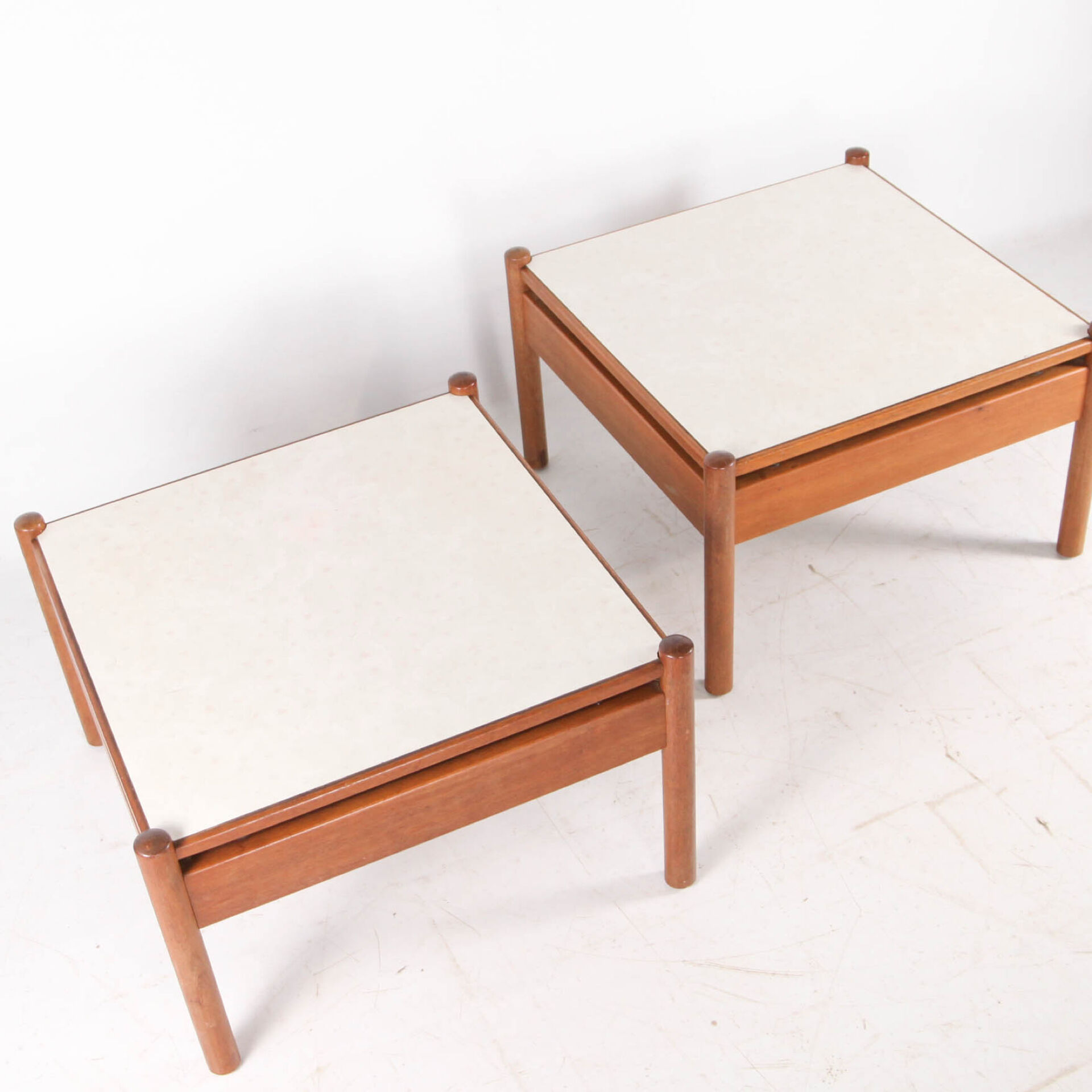 Paire de tables basses japonaises 
