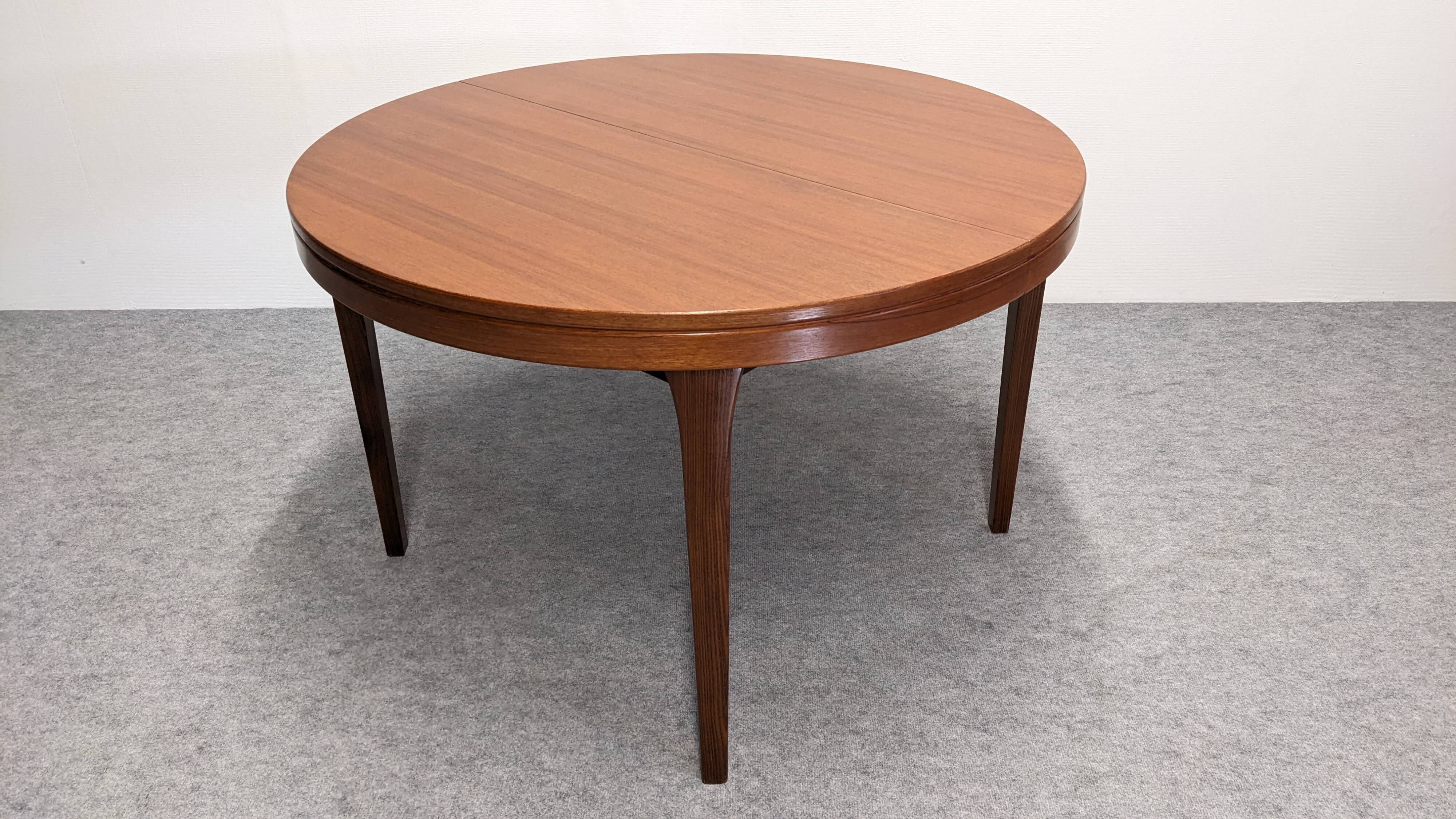 Table ronde extensible scandinave en teck années 60/70