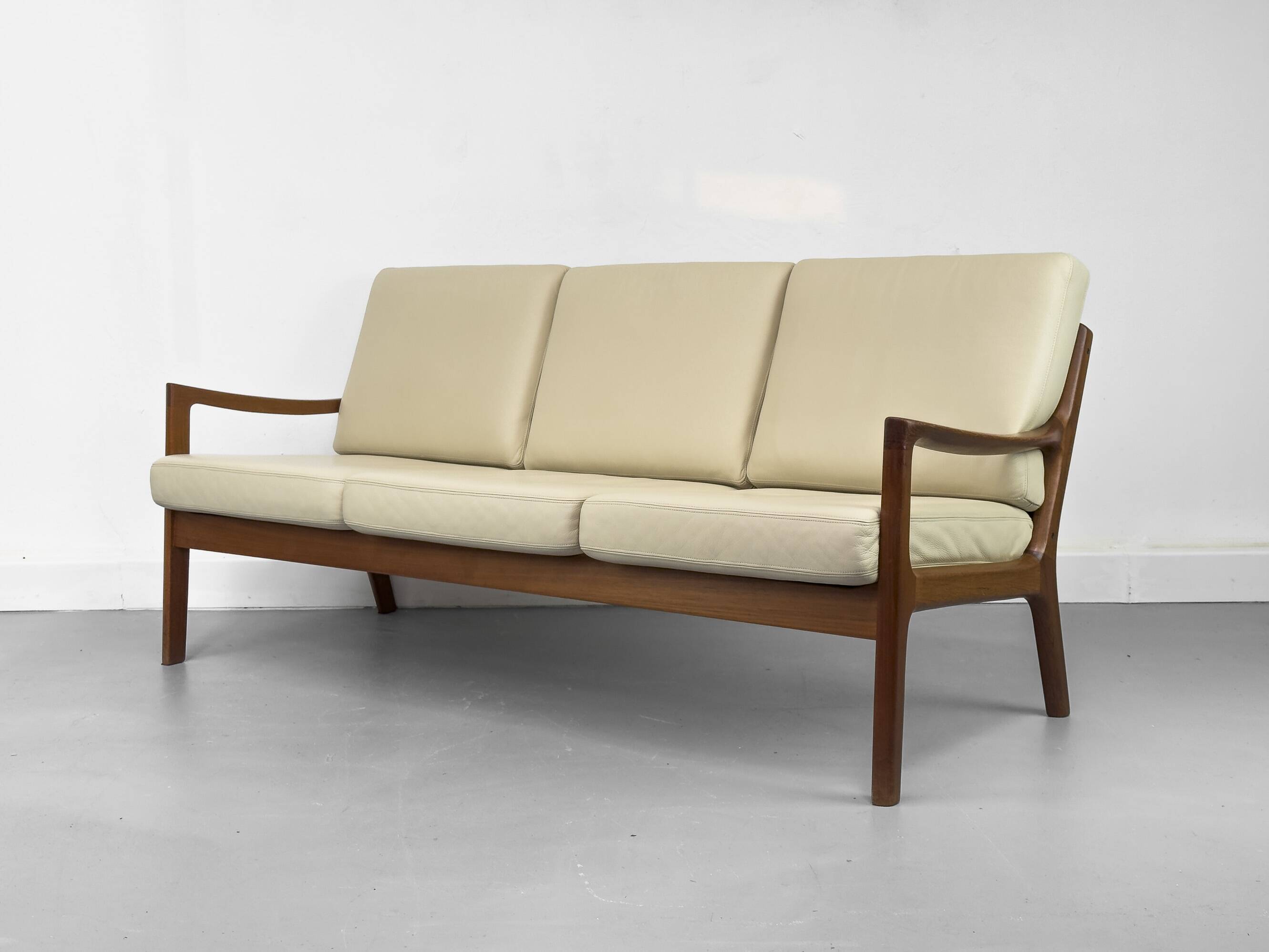 3-Seater Senator Sofa in Leather and Teak by Ole Wanscher for Cado, 1977