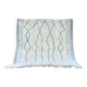 Moroccan rug with colourful patterns, handmade, size 150 x 250 cm.