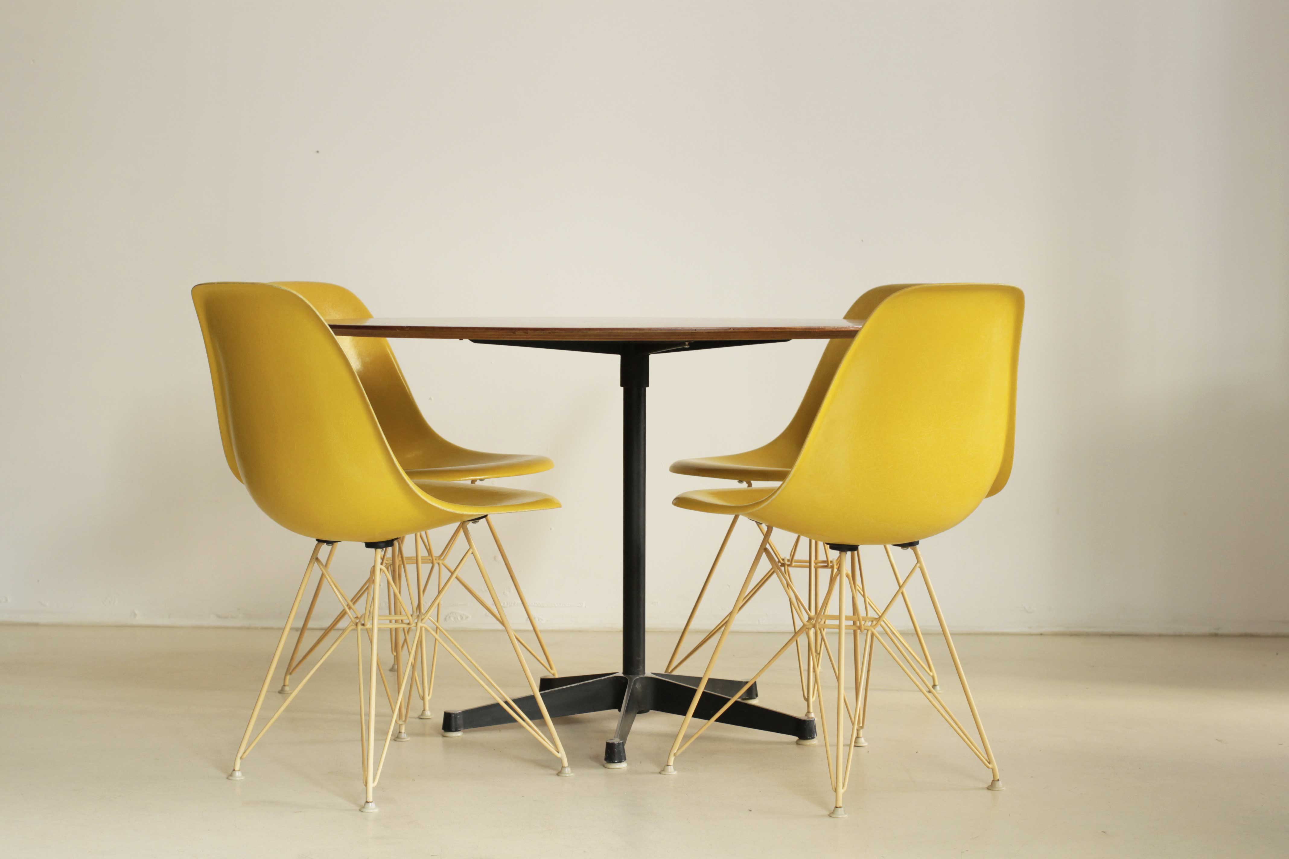 Table ronde par Charles Eames Herman Miller 1950