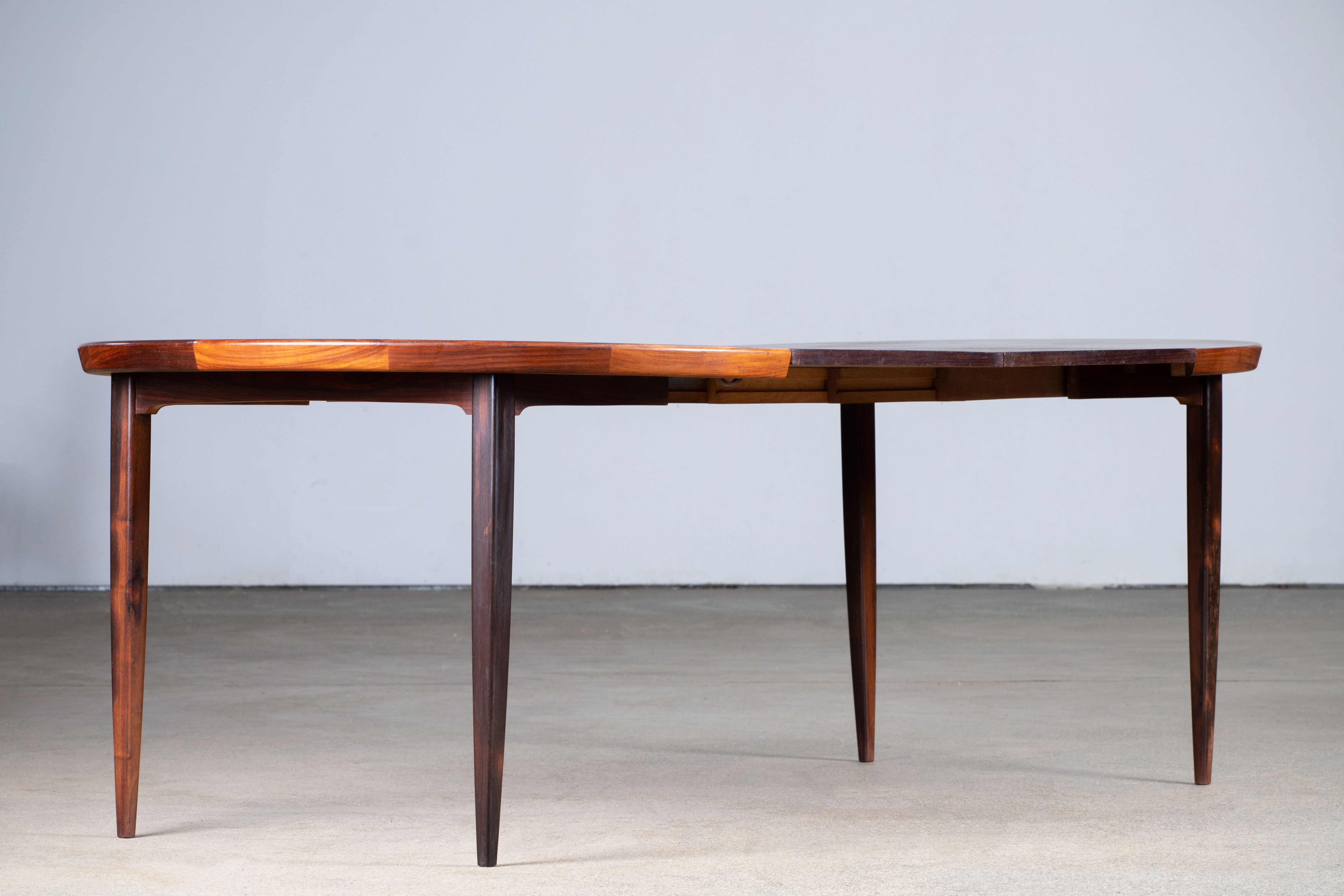 Scandinavian extendable rosewood table - 1960