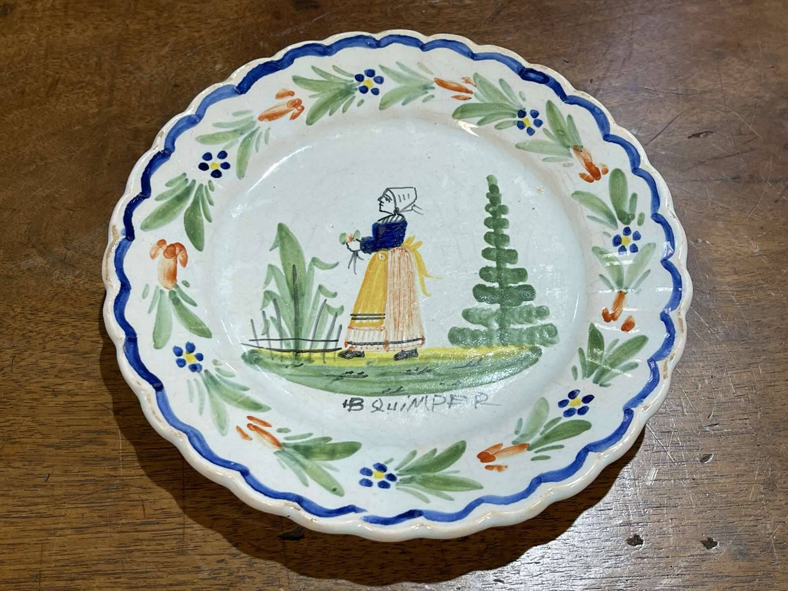 Paire d'assiettes HB Quimper en faïence des années 1920