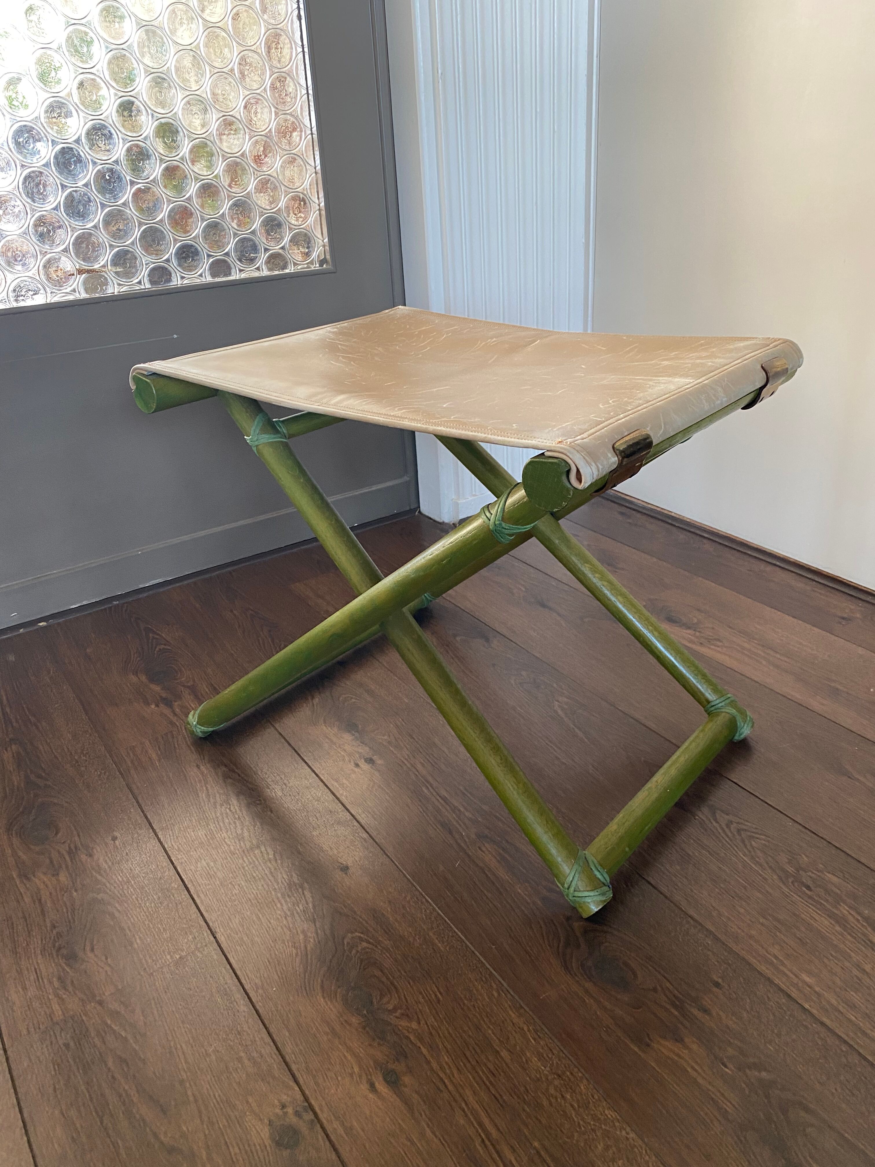 Tabouret pliable vintage Regency en hêtre italien et cuir