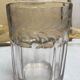Vase de mariés gravé de 1889 en verre épais