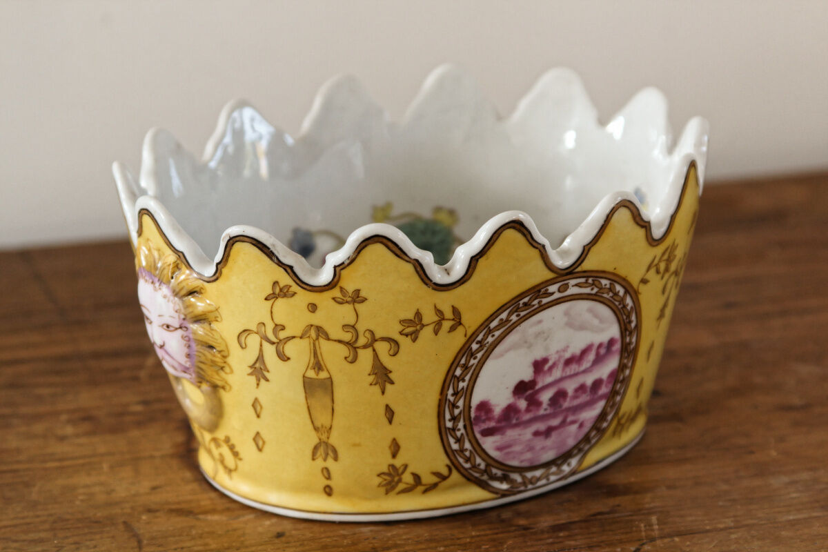 Refreshing canopy in porcelain from China