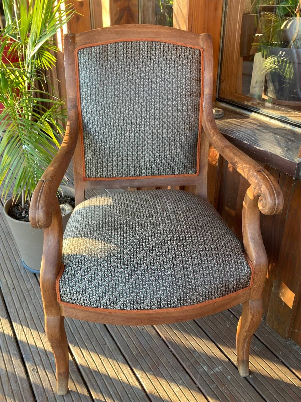 Antique Regency style armchair with complete restoration of the seat