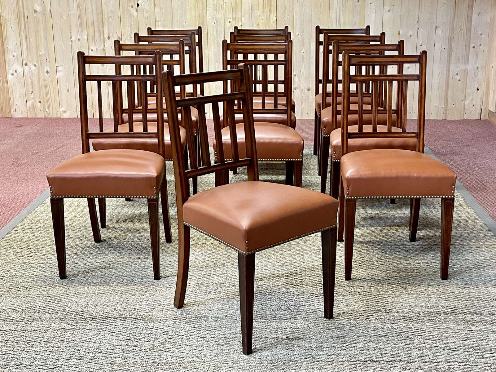 Suite of 12 English chairs nineteenth in mahogany and imitation leather