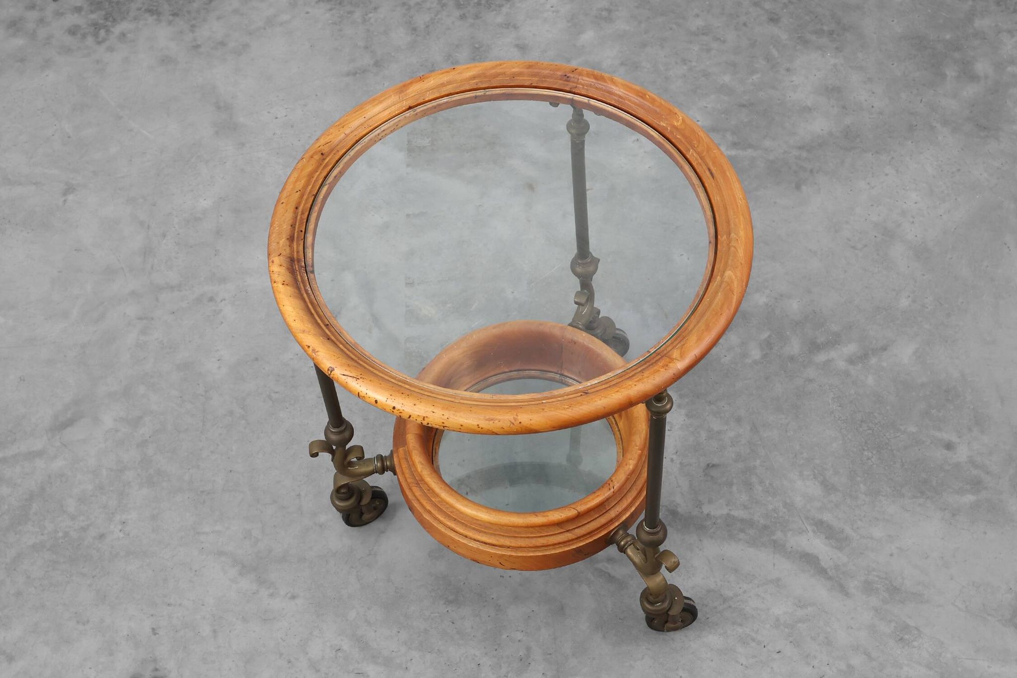 Chariot de service en cuivre, noyer et verre, France vers 1900