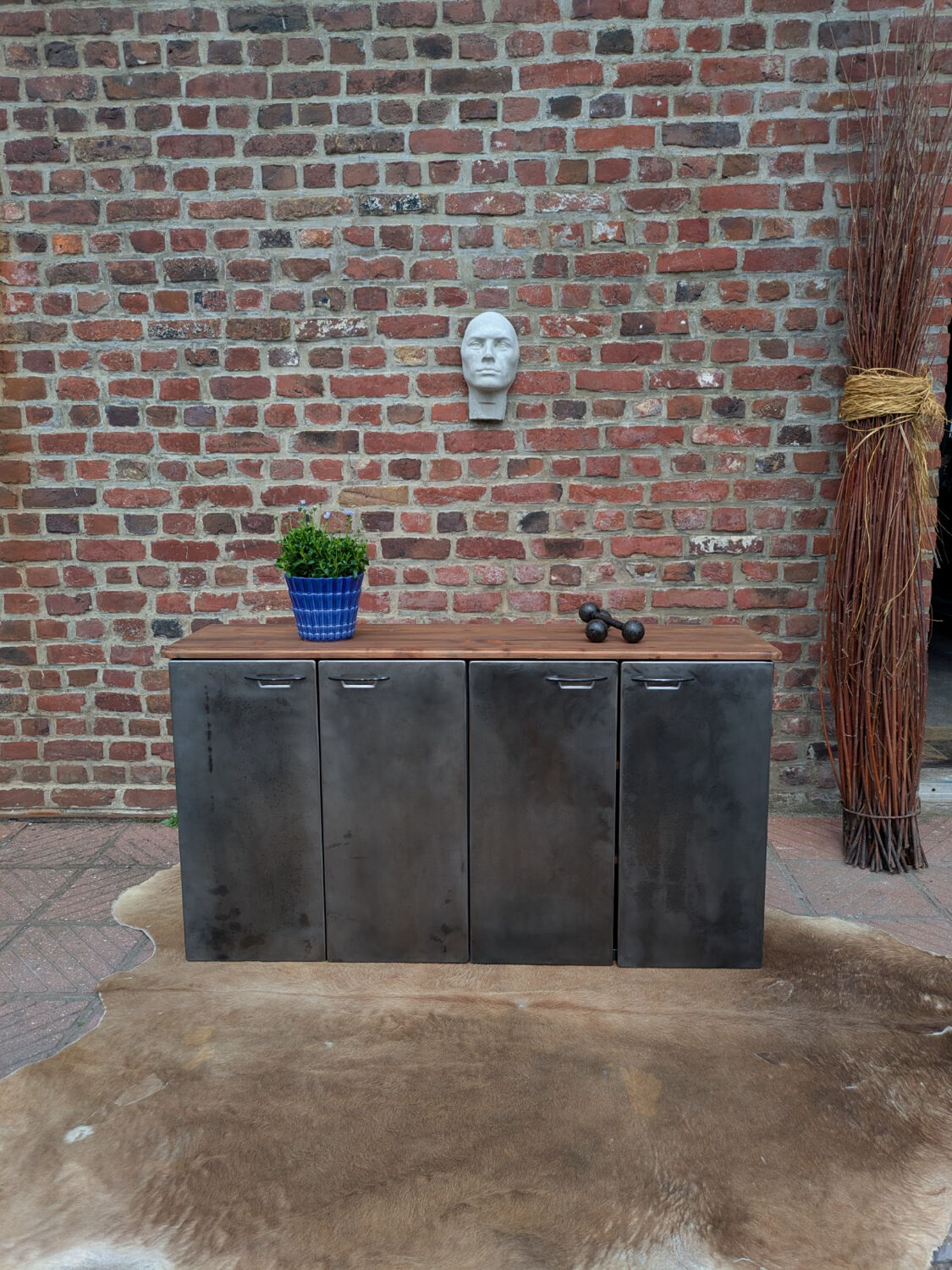 Wall-mounted industrial buffet