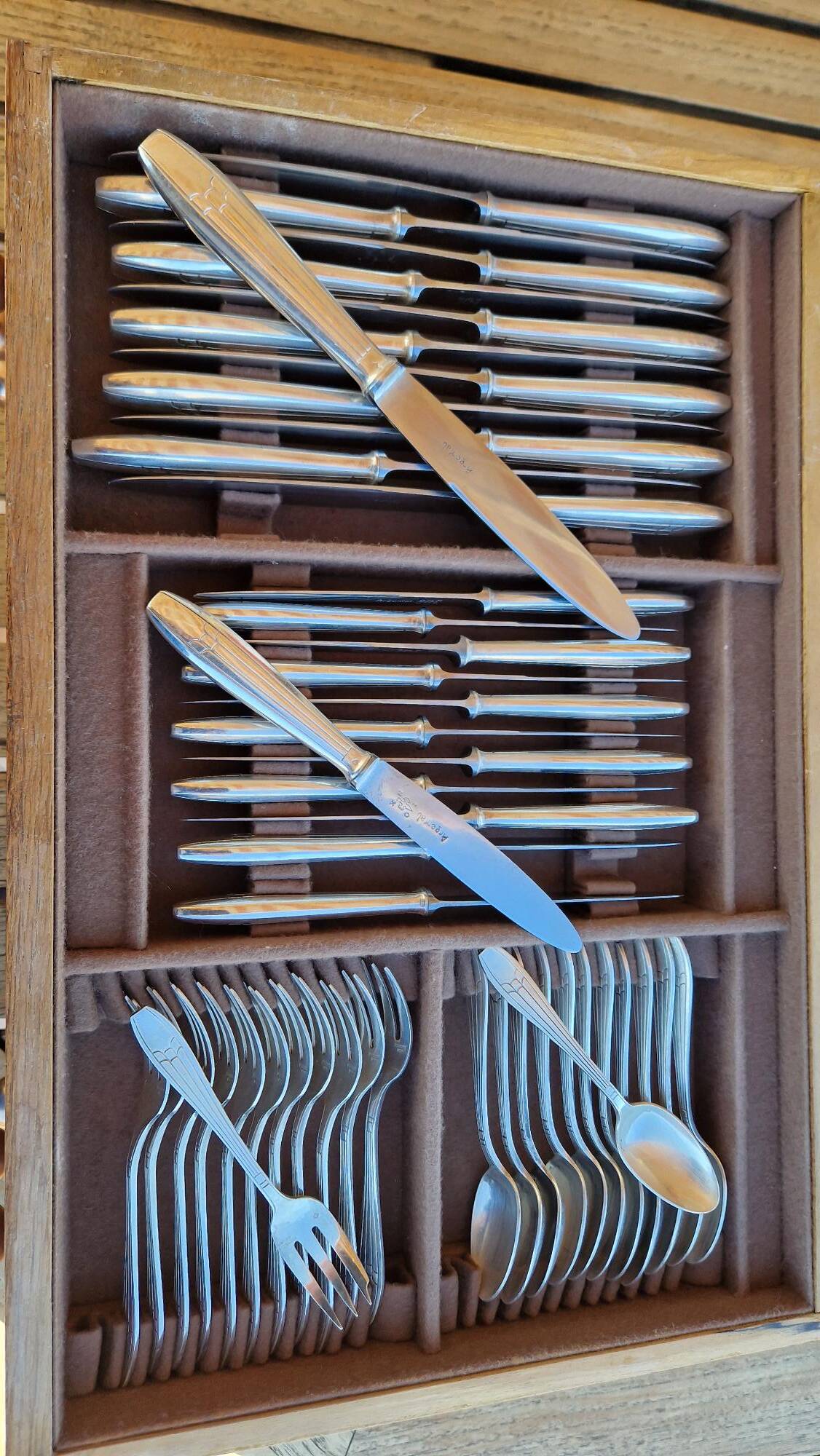 Argental art deco housewife