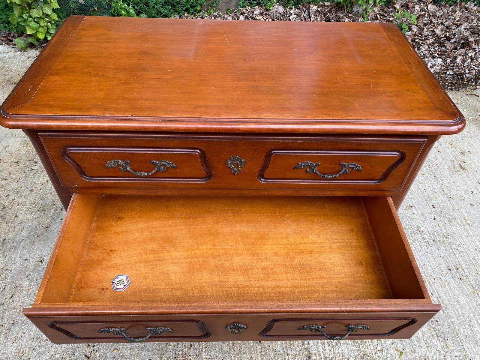 Commode en bois massif 3 tiroirs Louis XV