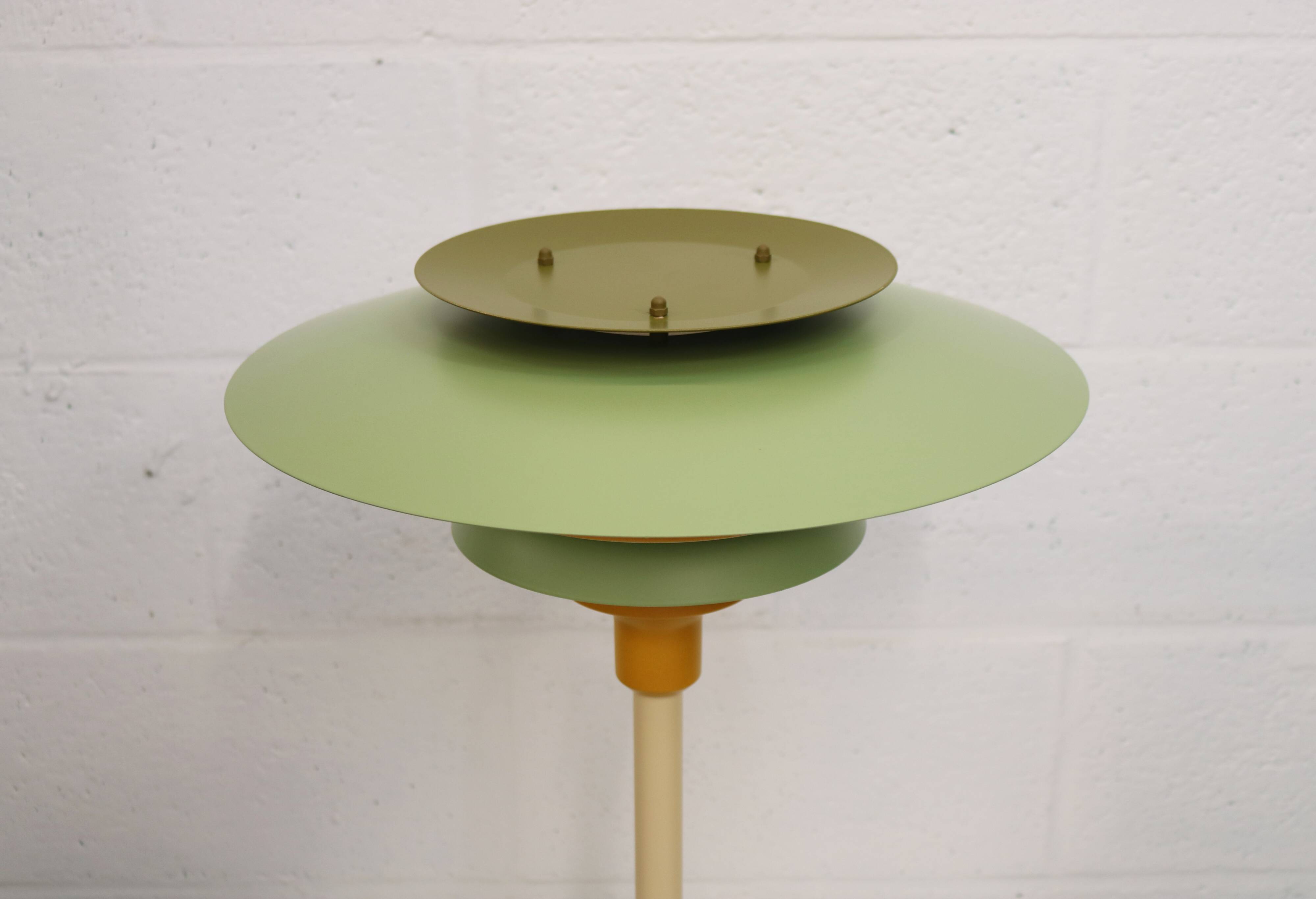 Lampe de bureau danoise verte et jaune par Lyskaer - Modèle 2252