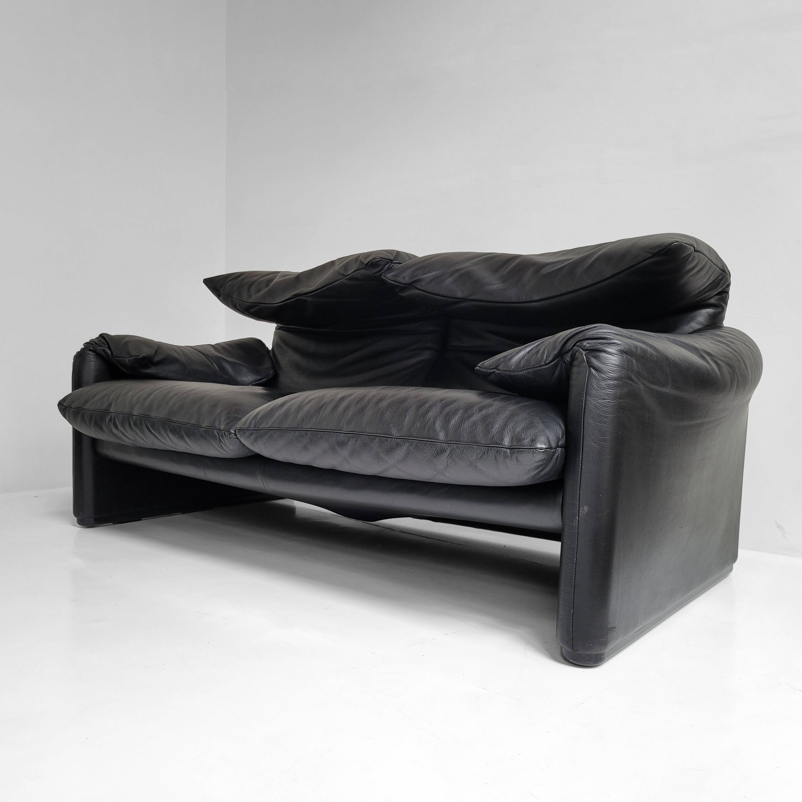 Maralunga sofa by Vico Magistretti for Cassina