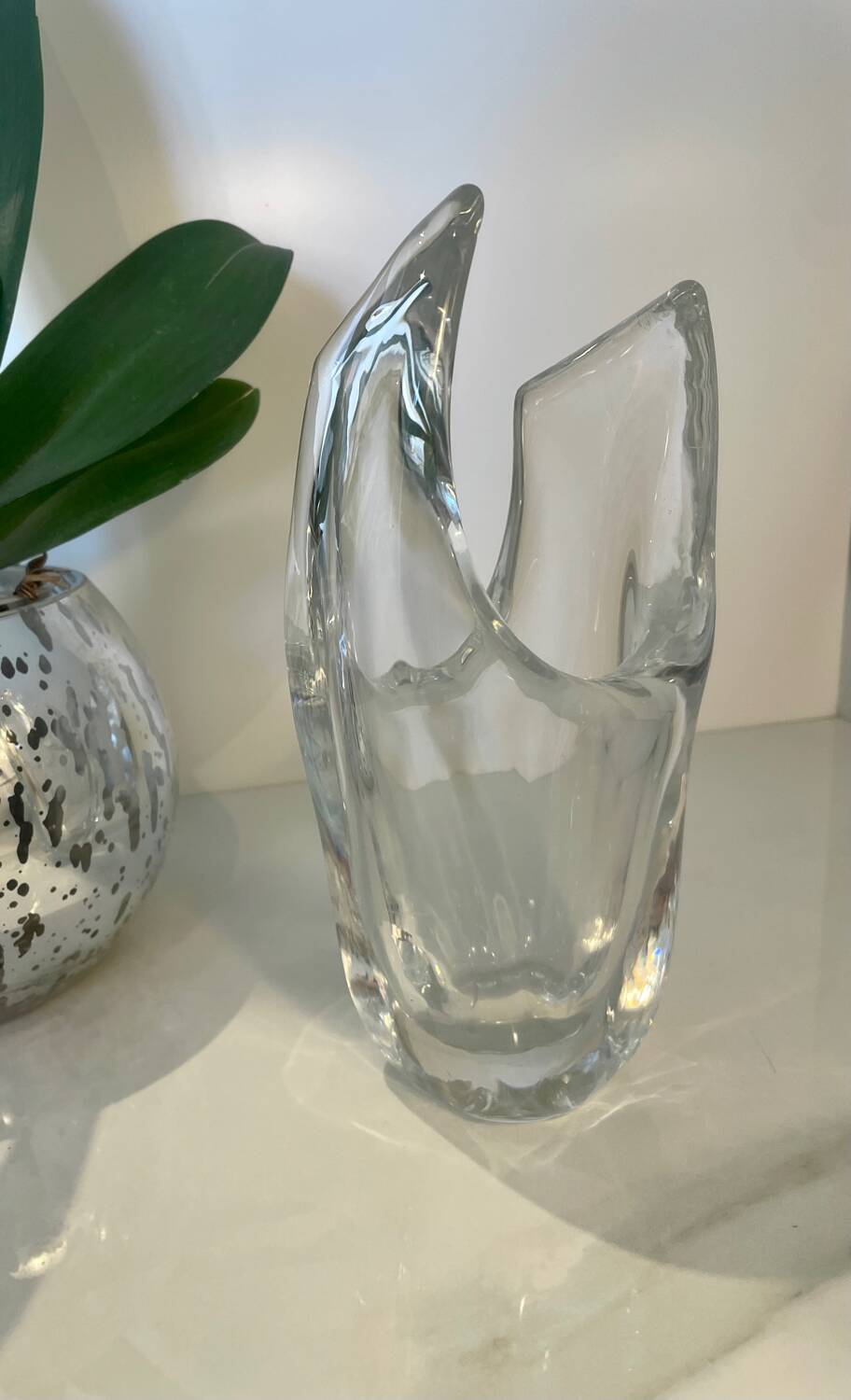 Asymmetrical crystal vase by Schneider from the 1960s - 1970s.