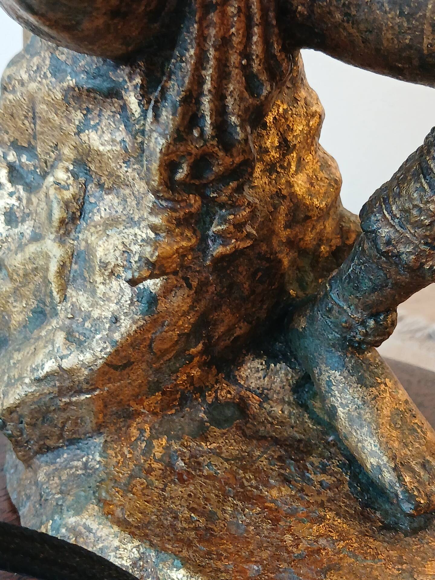 Unique and monumental Siamese bronze lamp from the 19th century, stamped.