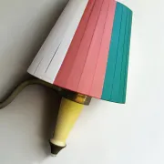 Lampadaire tripode en chêne et laiton, trois lumières