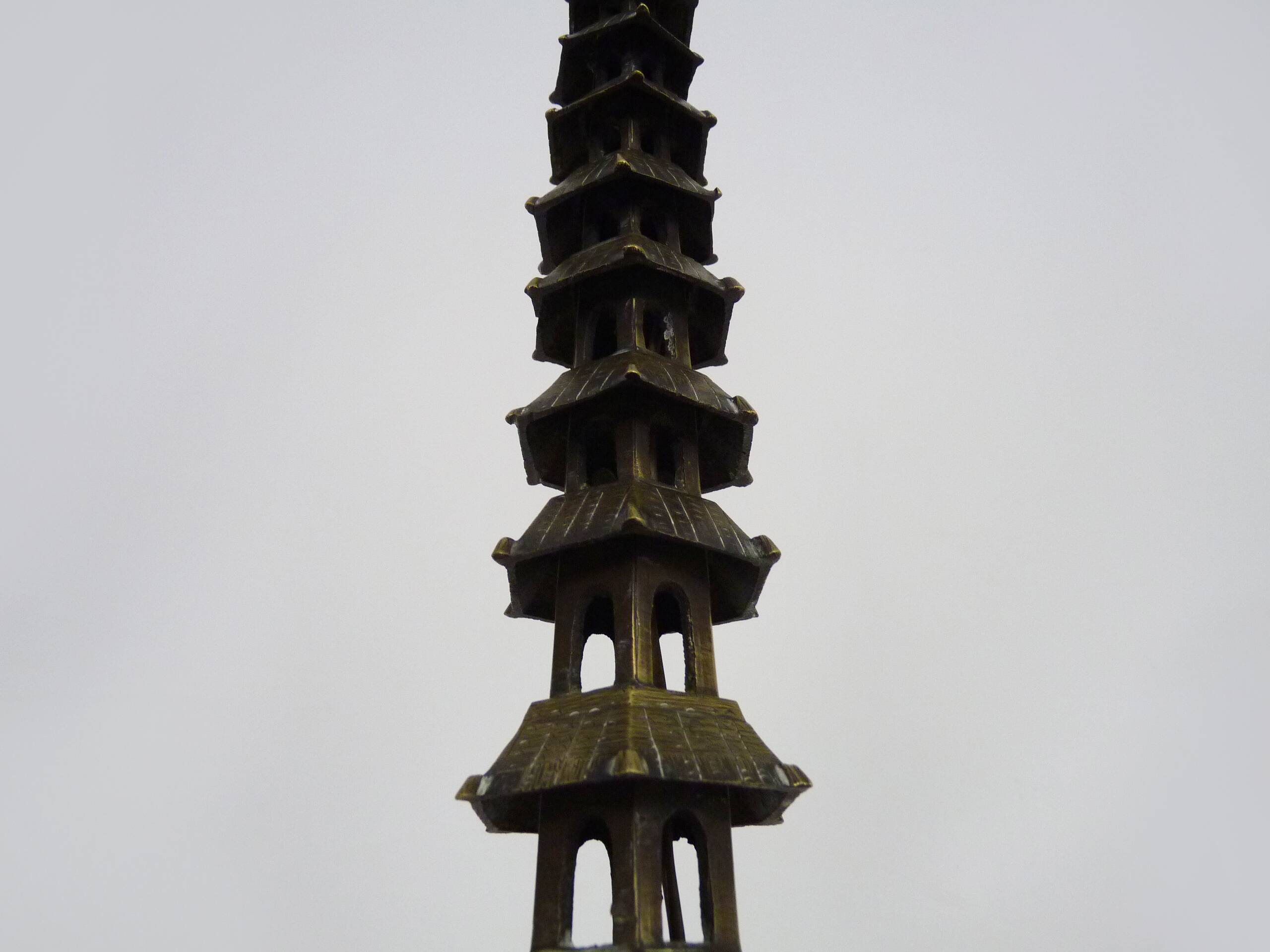 Chinese hexagonal bronze Pagoda table lamp from the 1950s
