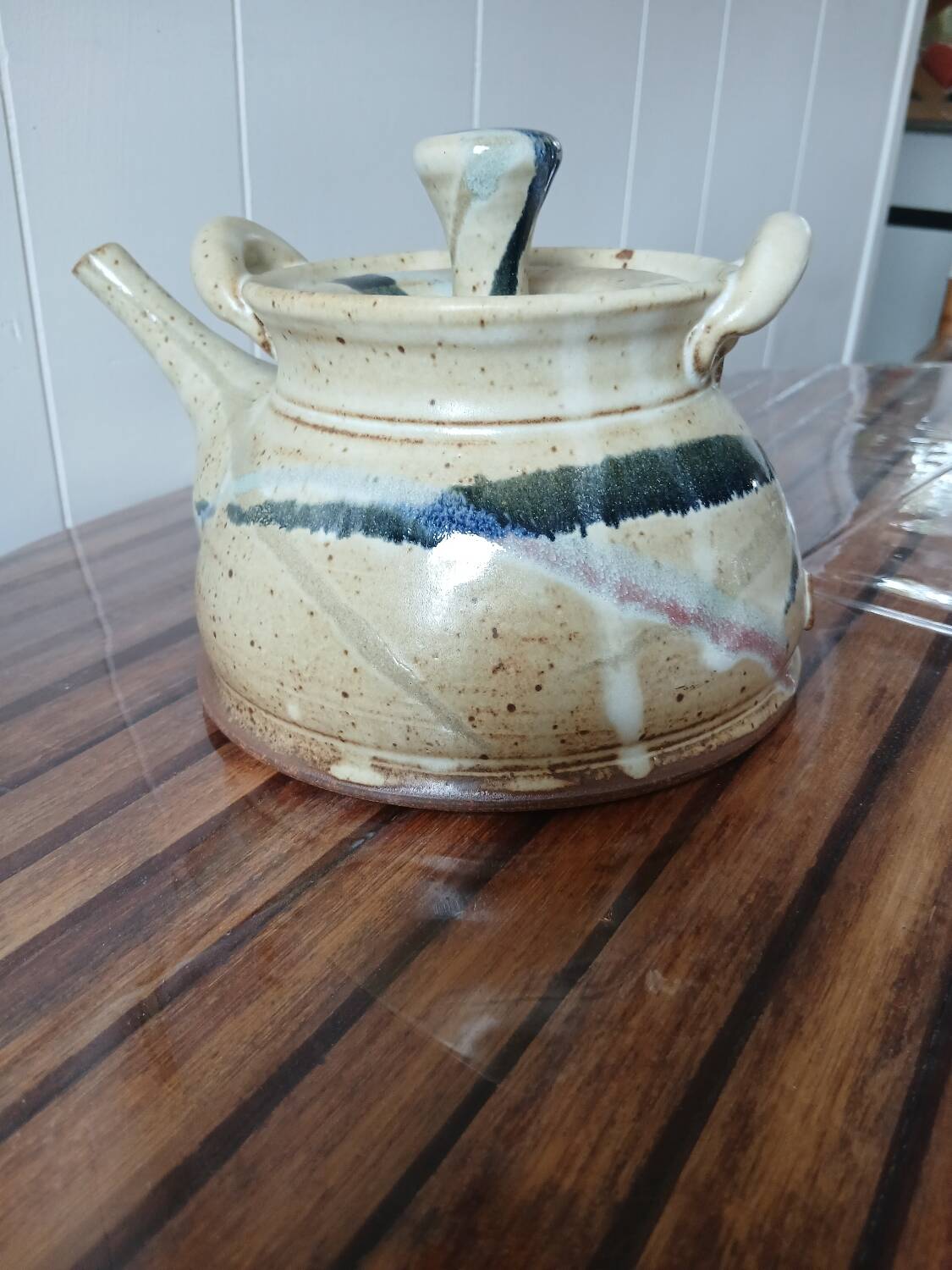 Théière en poterie estampillé vintage