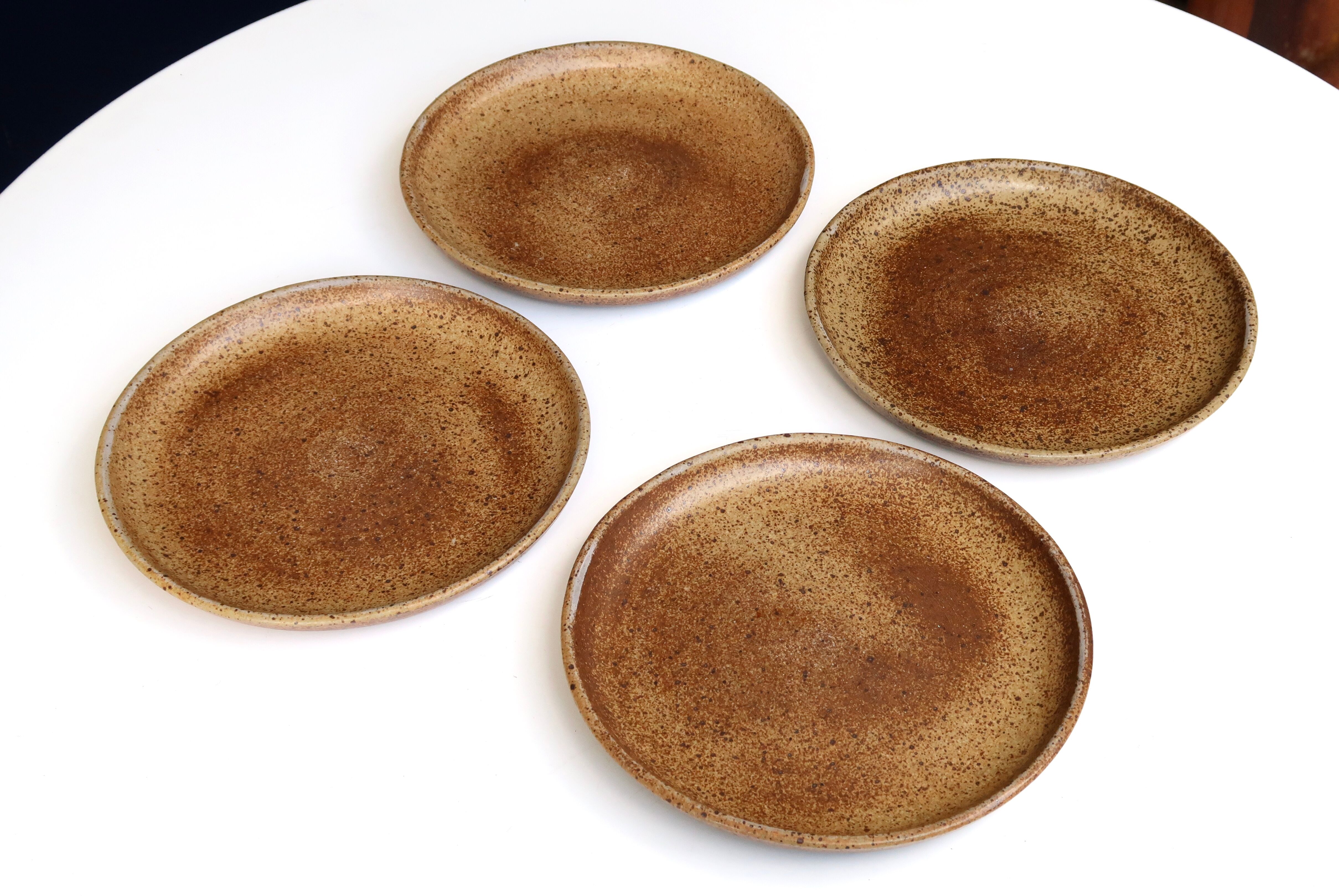 Set of 4 flat sandstone plates, 70s