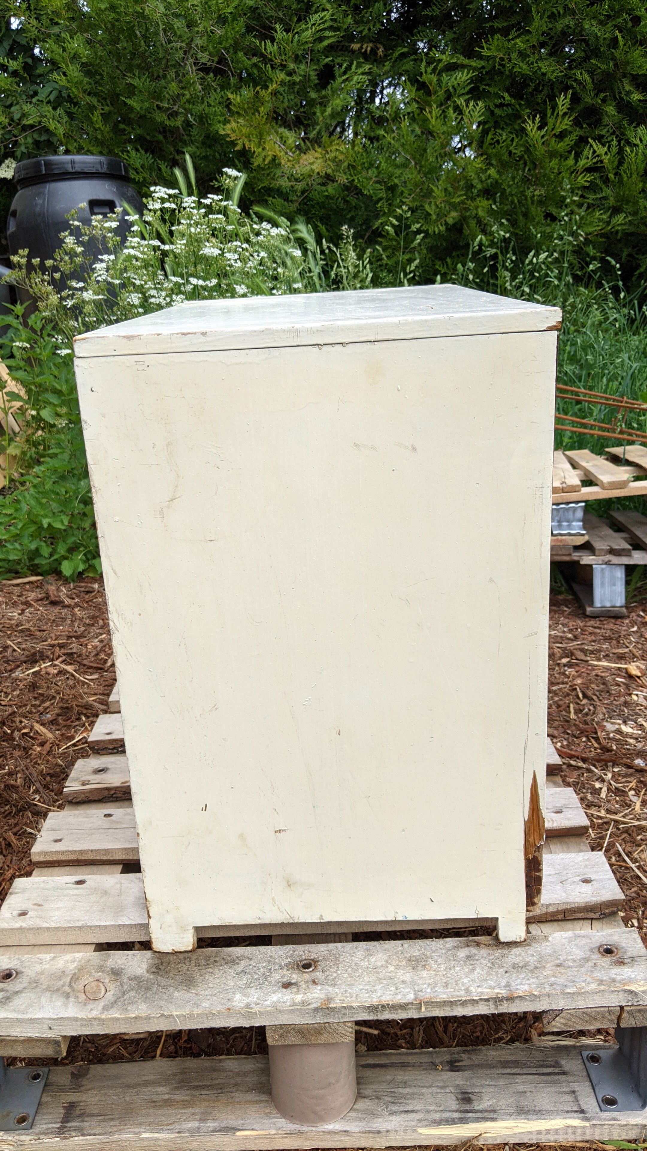 Kitchen or bathroom cabinet