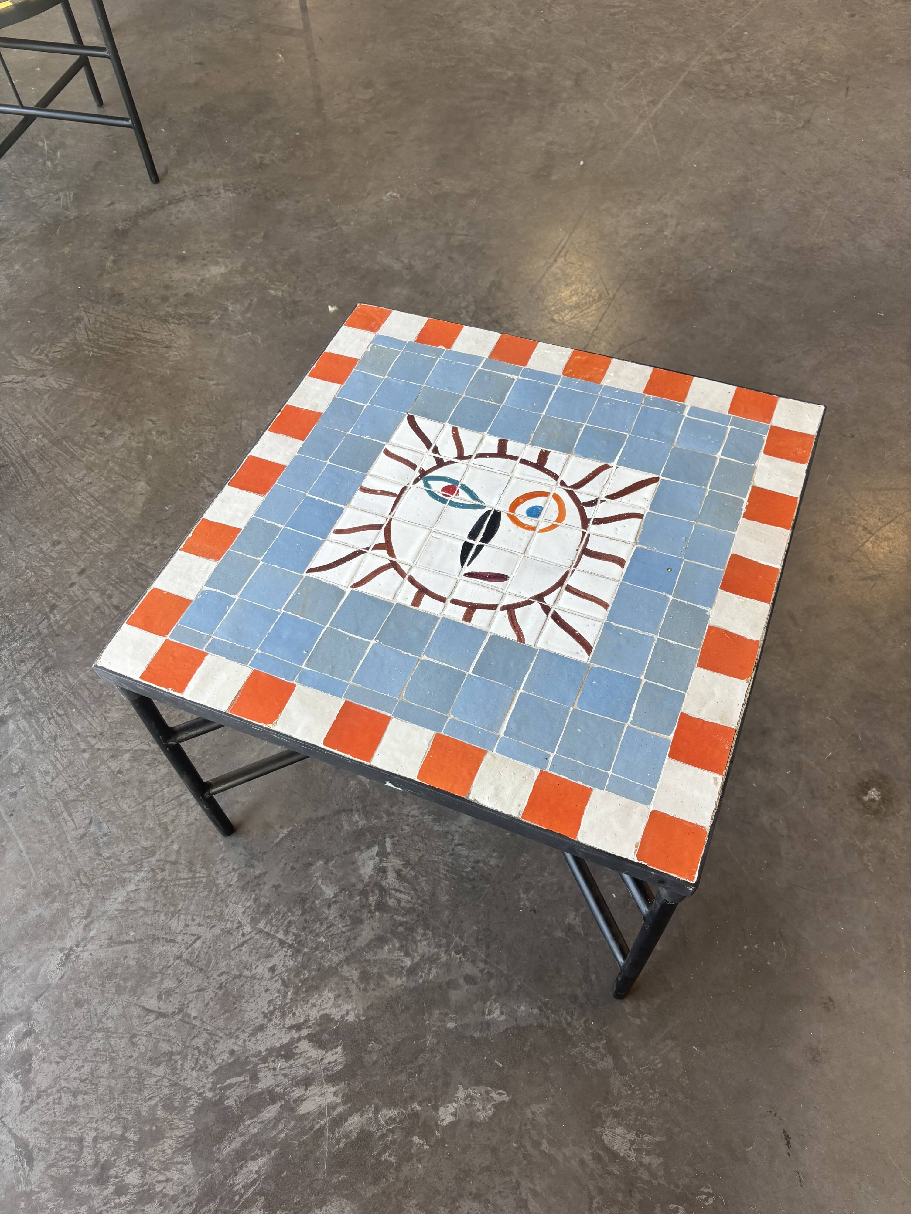 Square zellige coffee table, abstract face – 60 × 60 cm