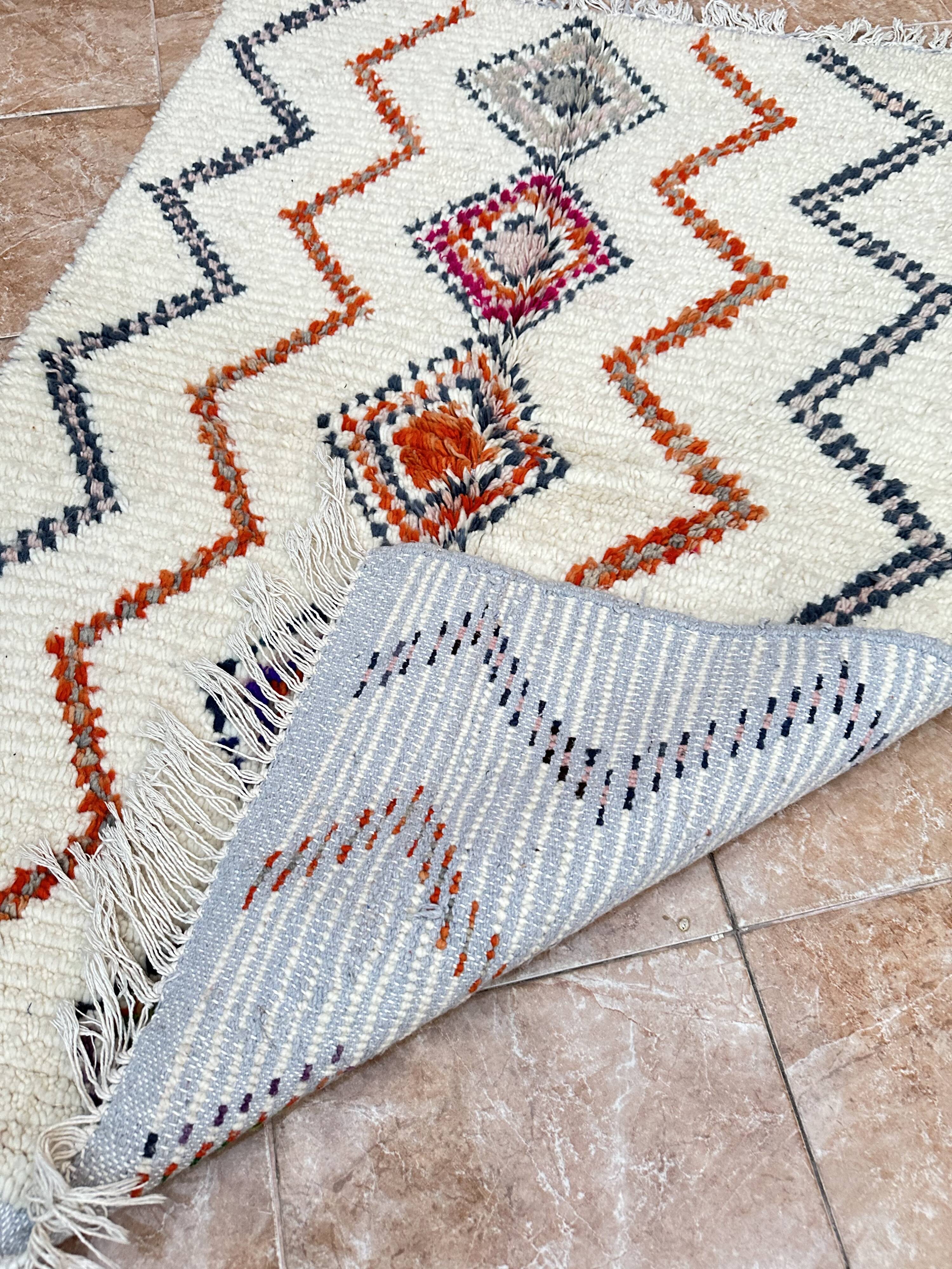 Azilal Moroccan wool rug, handmade: Berber pattern (150 x 96 cm)