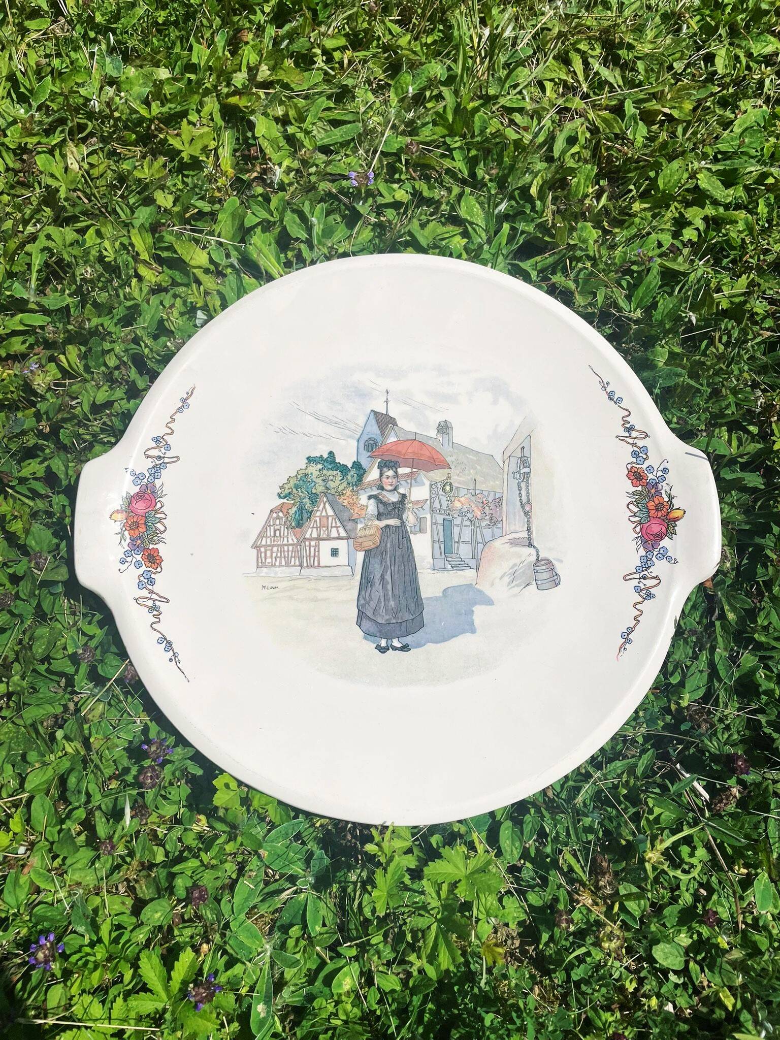 Sarreguemines serving dish - Alsatian decoration
