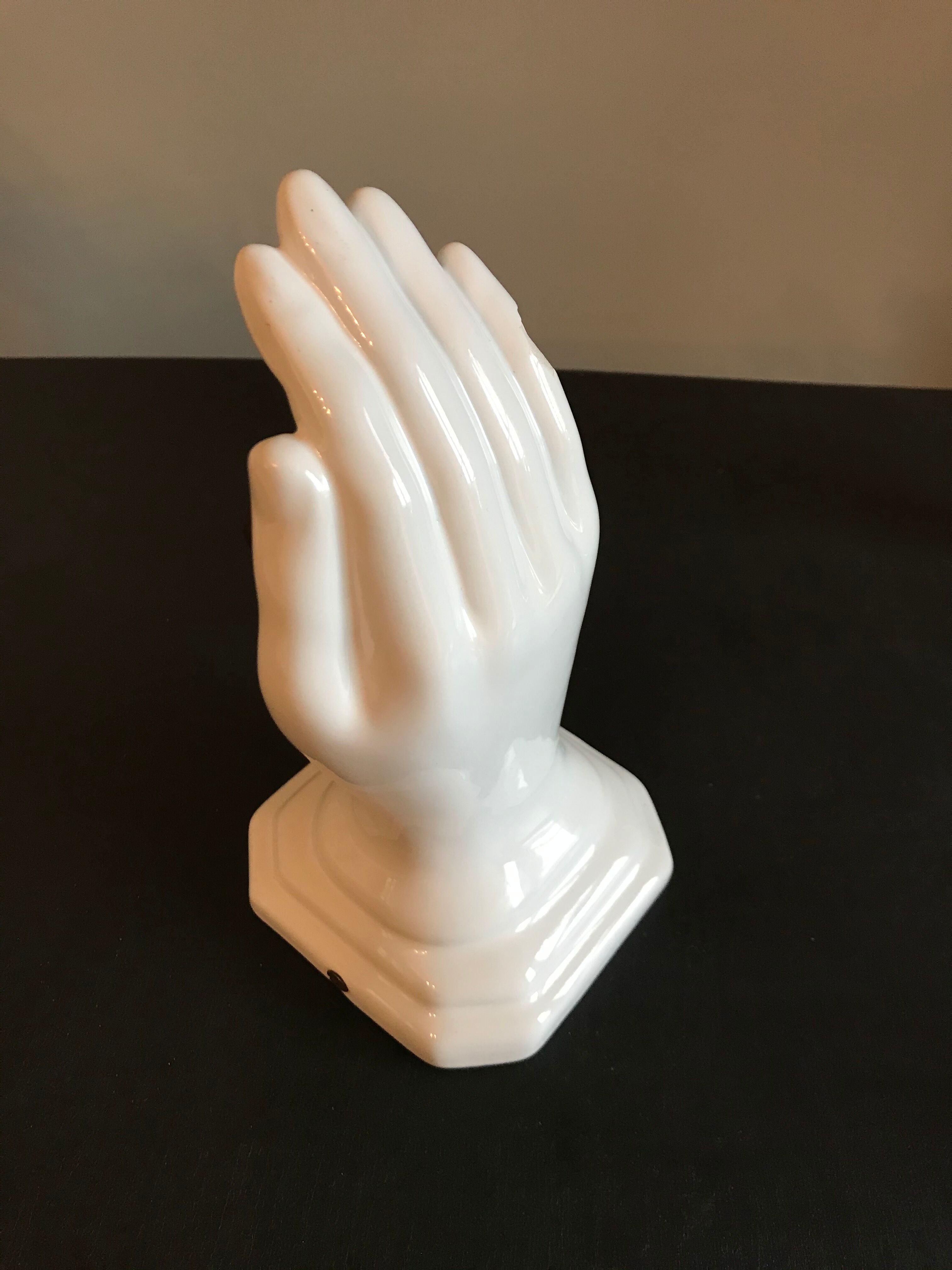 Apply hand in earthenware