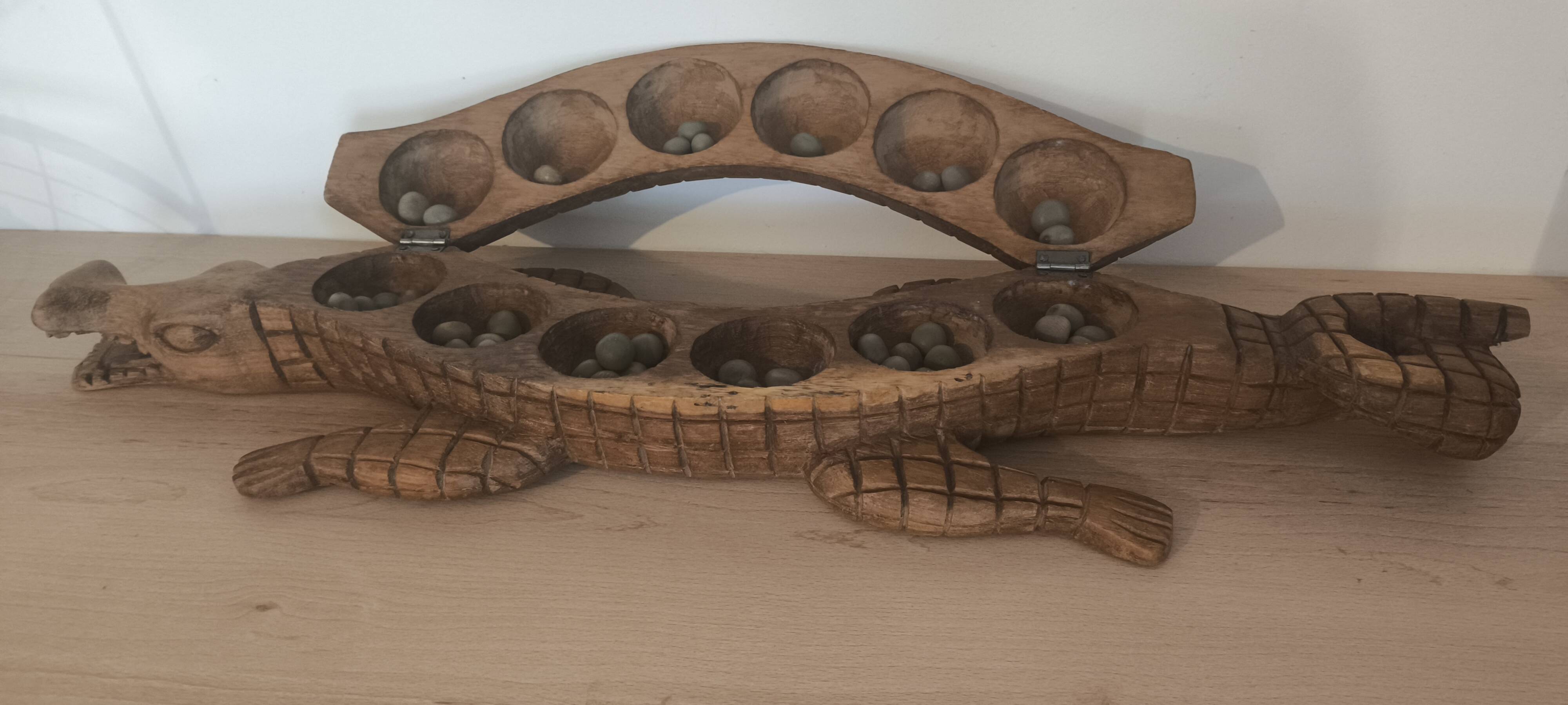 Sculpture crocodile Awalé in wood - African art craftsmanship (74 cm)