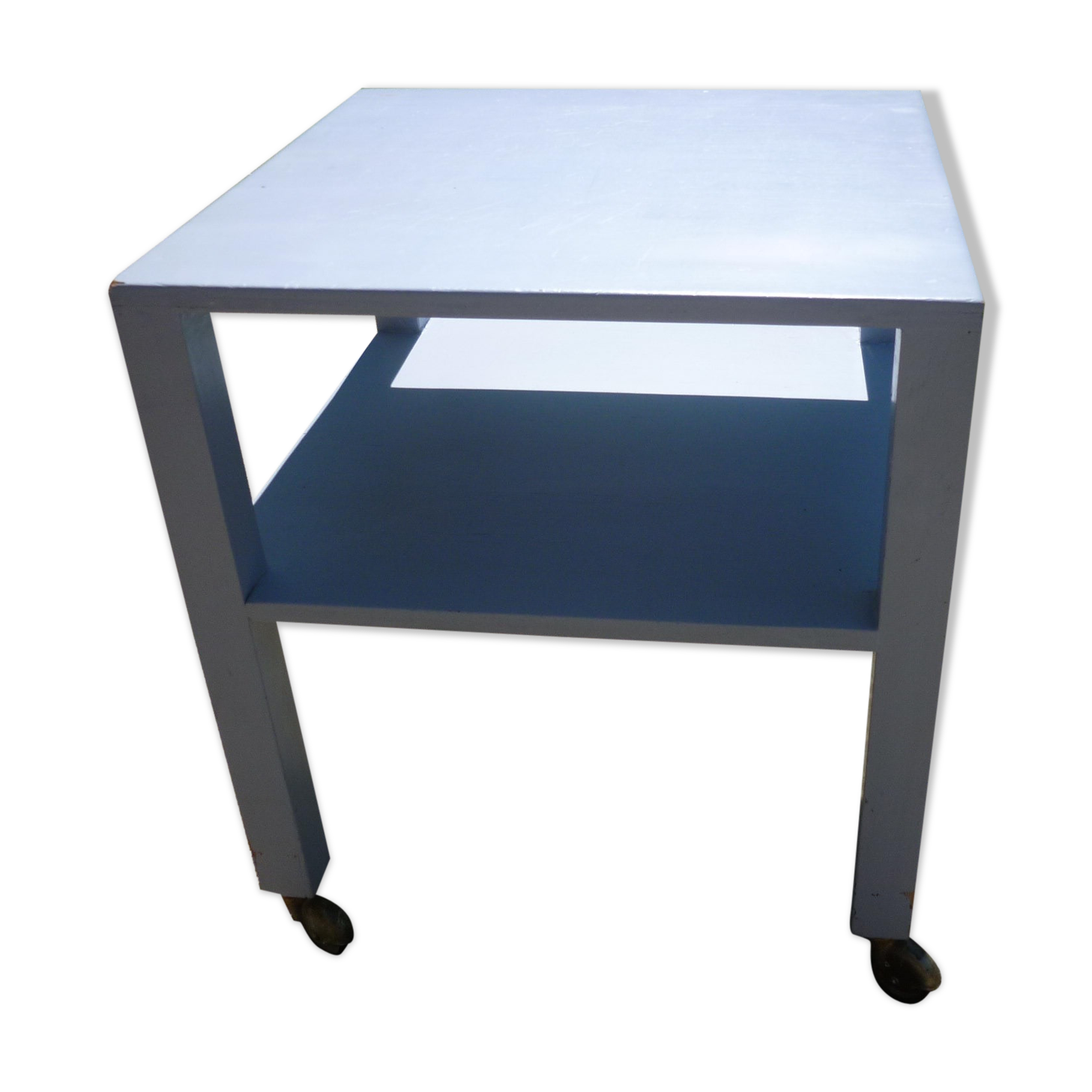 Square wooden table on wheels, 2 trays