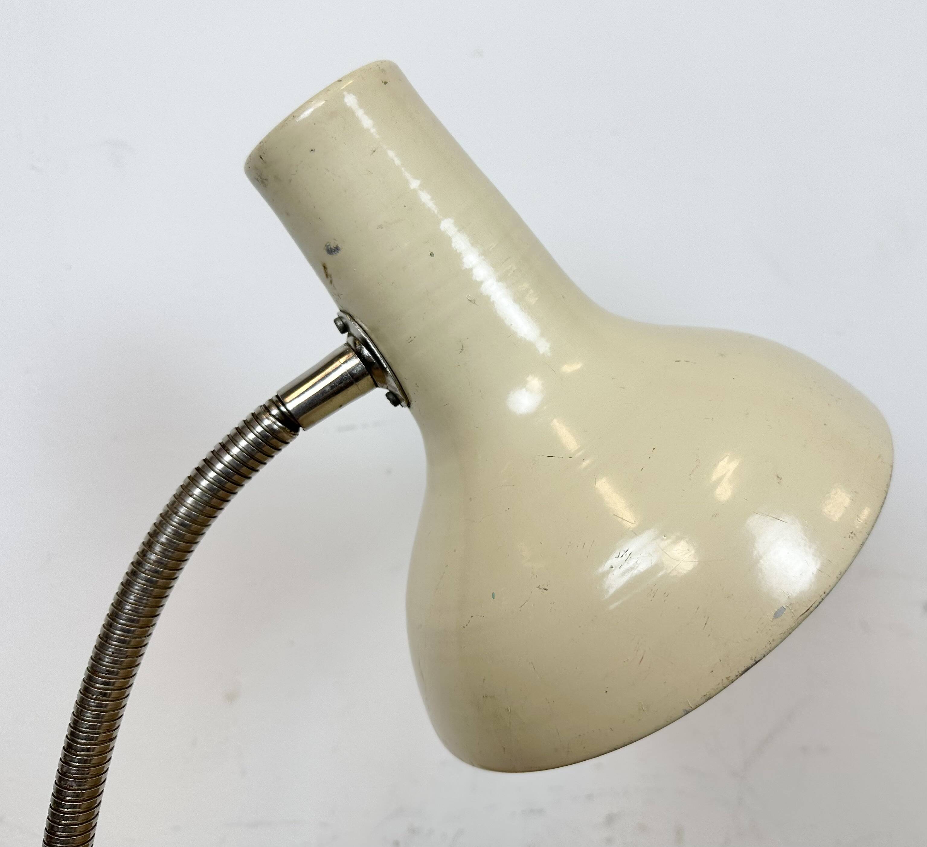 Lampe de table industrielle beige à col de cygne, 1960s