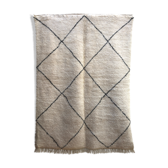 Moroccan berber carpet beni ouarain with black diamonds 2,46x1.75m